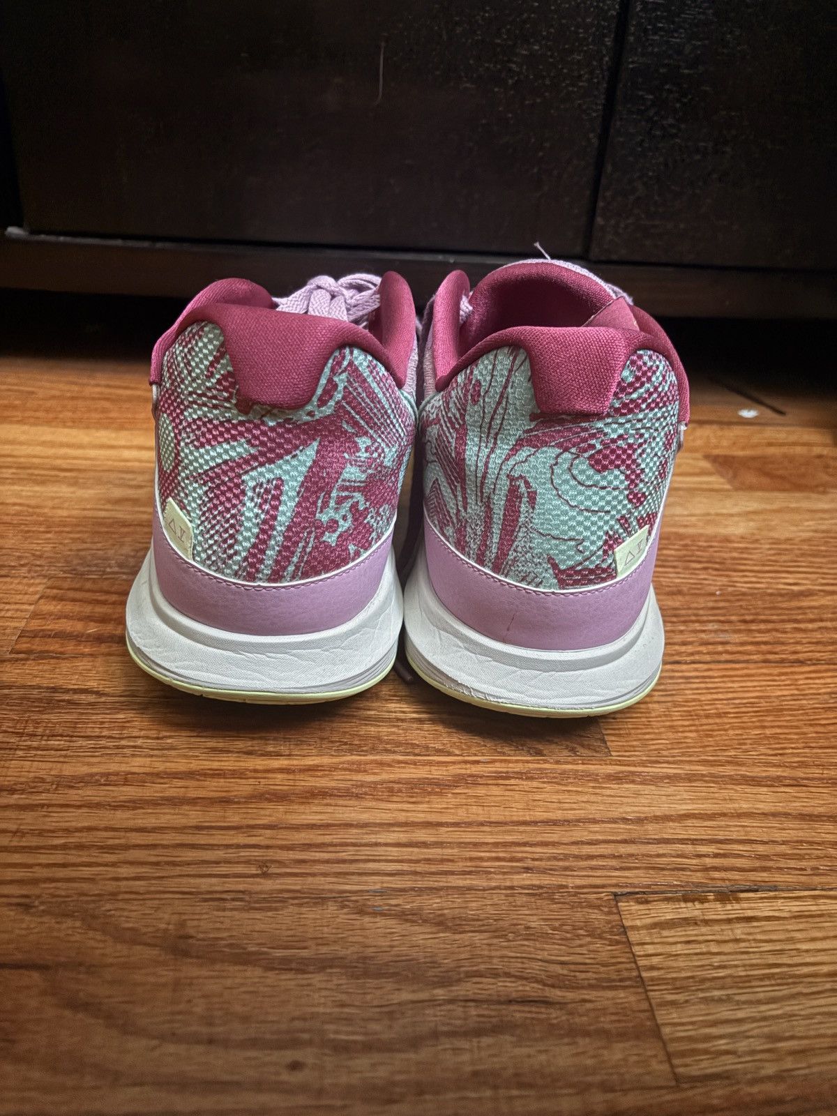 Nike Kyrie 5 low orchid Size US 15 / EU 48 - 5 Thumbnail