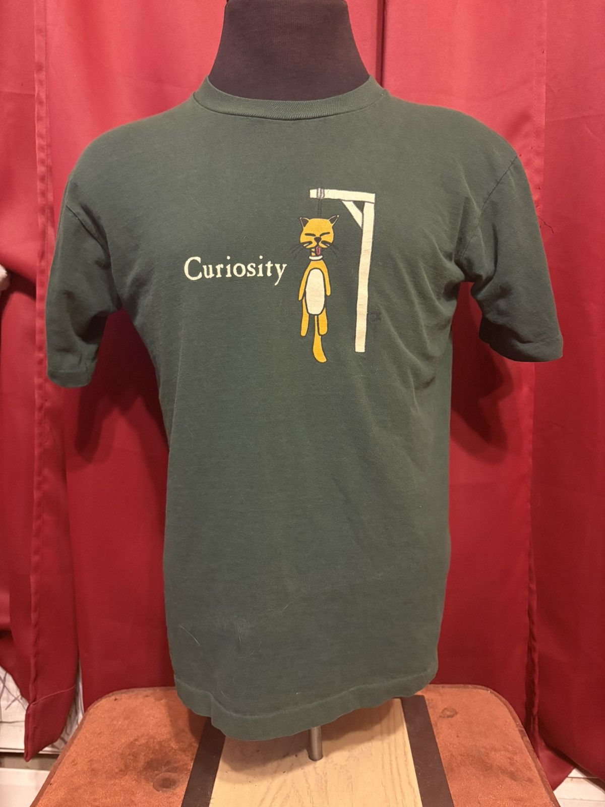 Vintage Vintage Curiosity Killed The Cat TShirt 90’s Joke Tee Size US L / EU 52-54 / 3 - 1 Thumbnail
