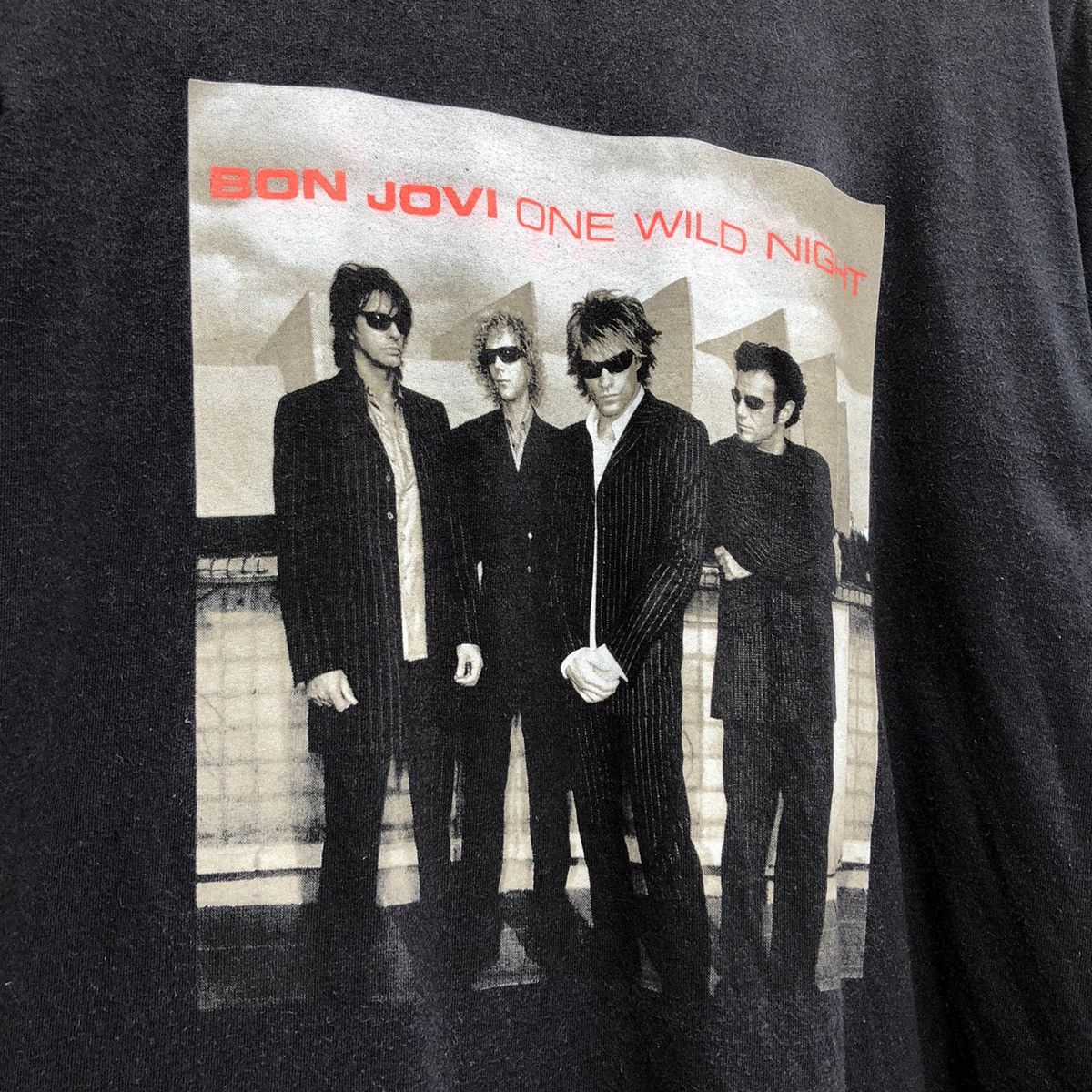 Band Tees Vintage Bon Jovi One Wild Night Tour Tshirt Size US L / EU 52-54 / 3 - 4 Thumbnail
