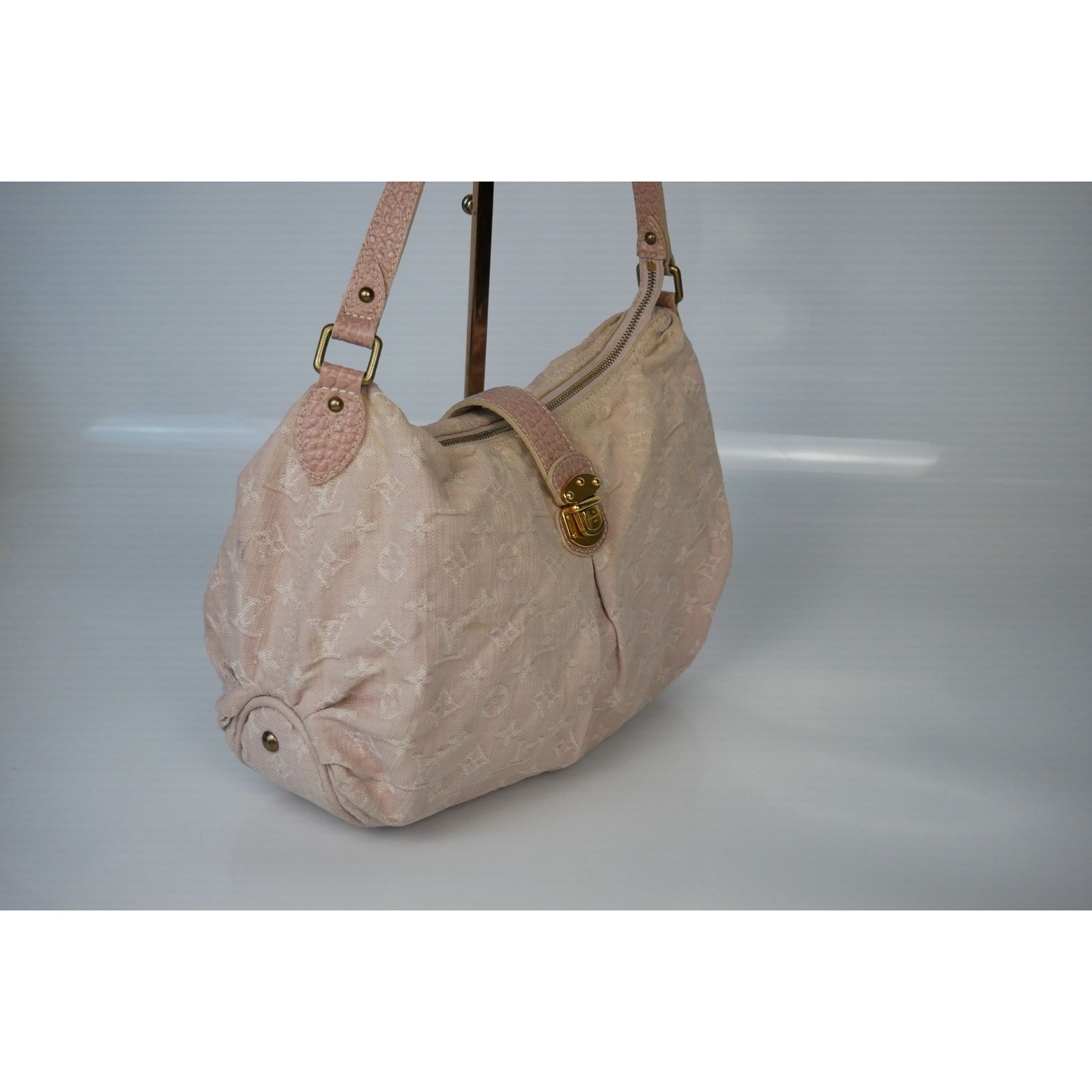 Louis Vuitton Louis Vuitton Rose Denim Monogram Bag Size ONE SIZE - 7 Thumbnail