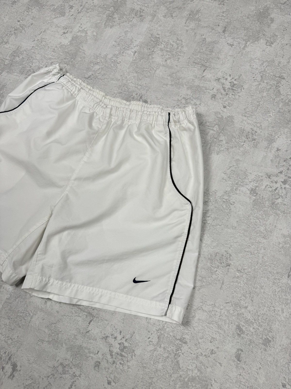 Nike Vintage Nike Y2K Streetwear Sportswear White Shorts Size XL Size US 37 - 3 Thumbnail