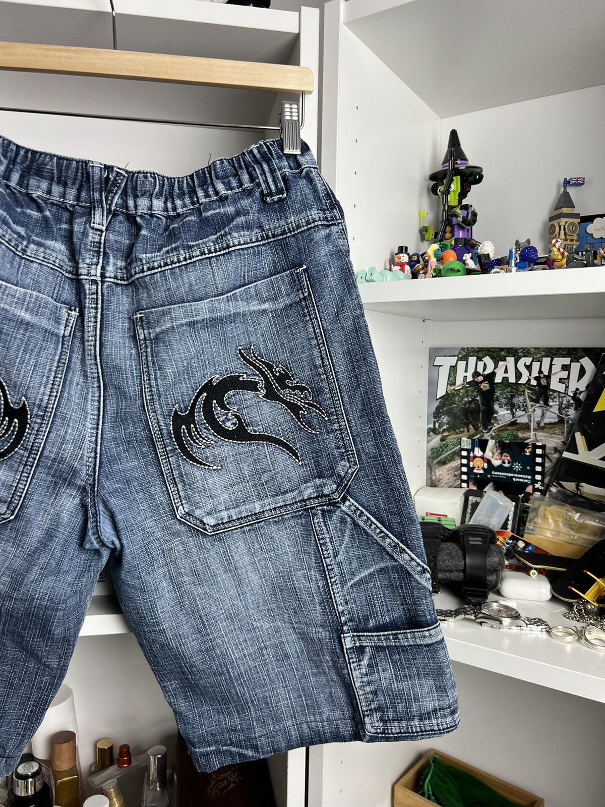 Tribal Streetwear × Vintage Vintage Y2K baggy tribal dragon carpenter shorts jorts M 90s Size US 32 / EU 48 - 4 Thumbnail