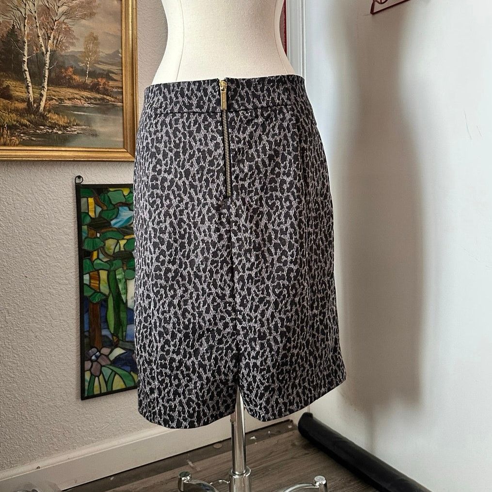 Michael Kors michael kors pencil skirt black gray leopard print Size 30" / US 8 / IT 44 - 3 Thumbnail