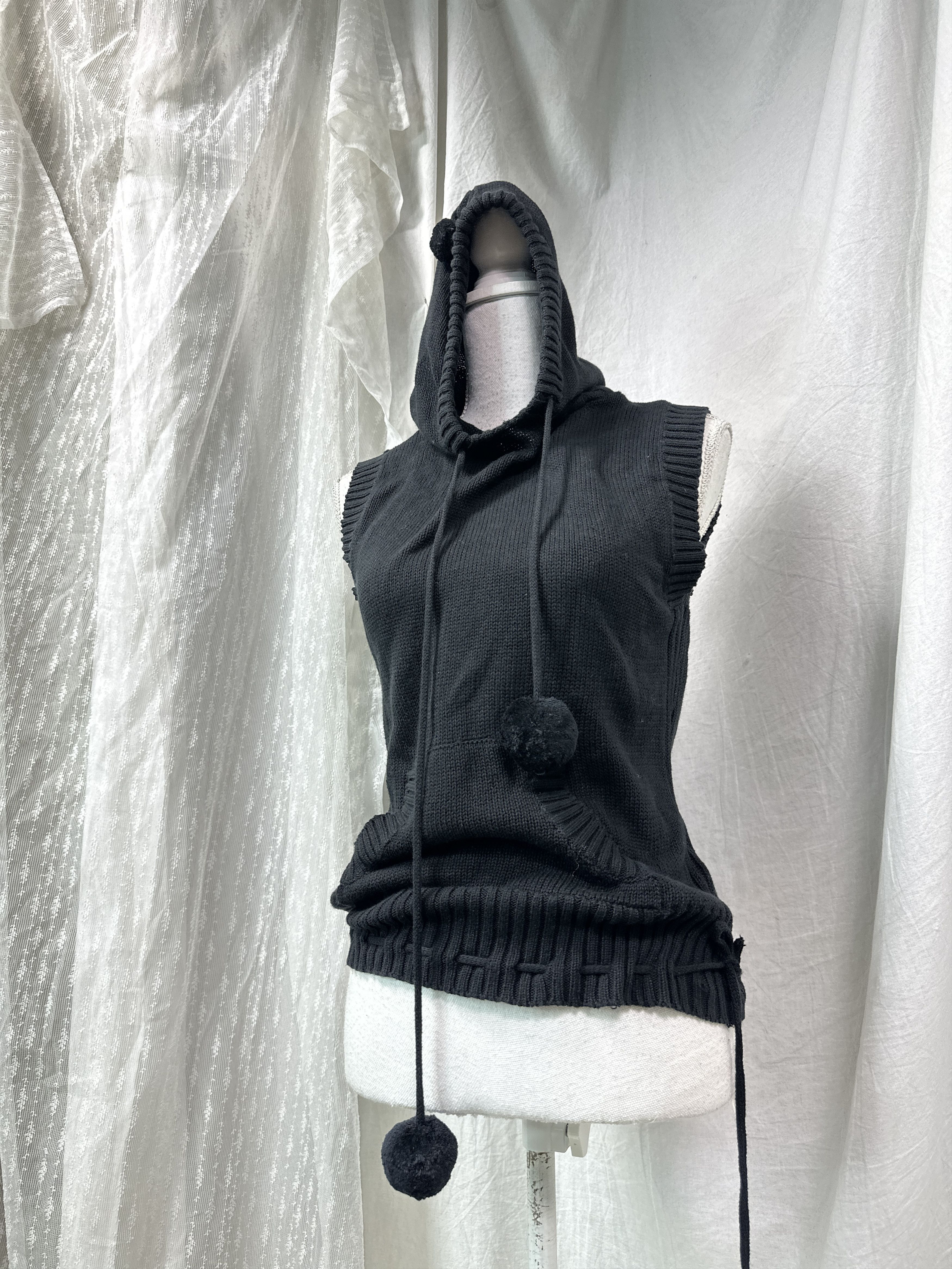 Vintage Vintage Avant Garde Grunge Pom Pom Hooded Sweater Y2K Size S / US 4 / IT 40 - 1 Thumbnail