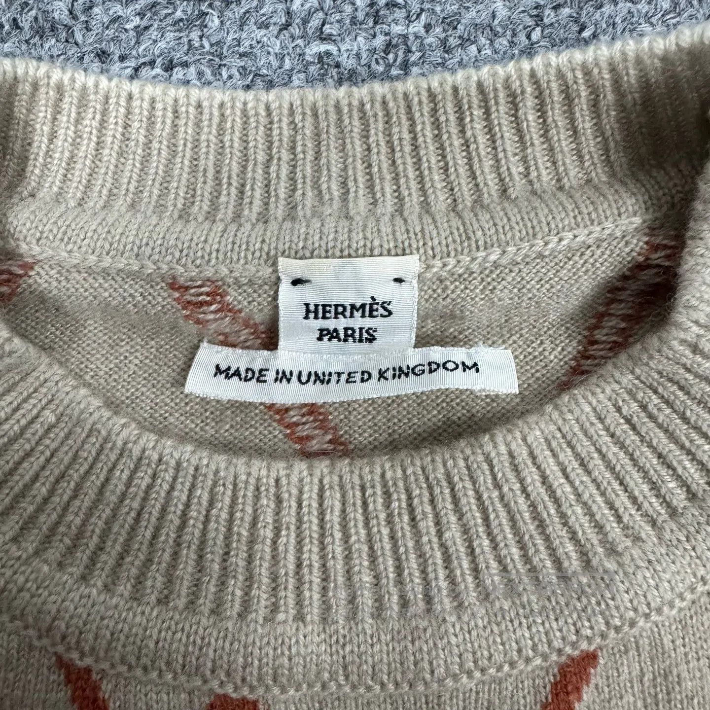 Hermes Hermes The lock fastener is fully printed on the cashmere Size S / US 4 / IT 40 - 5 Thumbnail