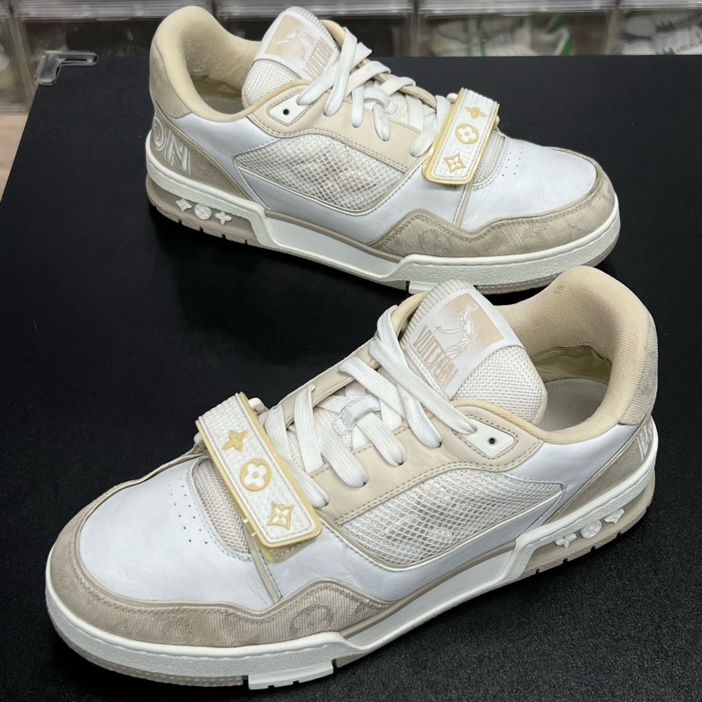 Louis Vuitton Louis Vuitton Beige Velcro Designer Size US S / EU 44-46 / 1 - 1 Thumbnail