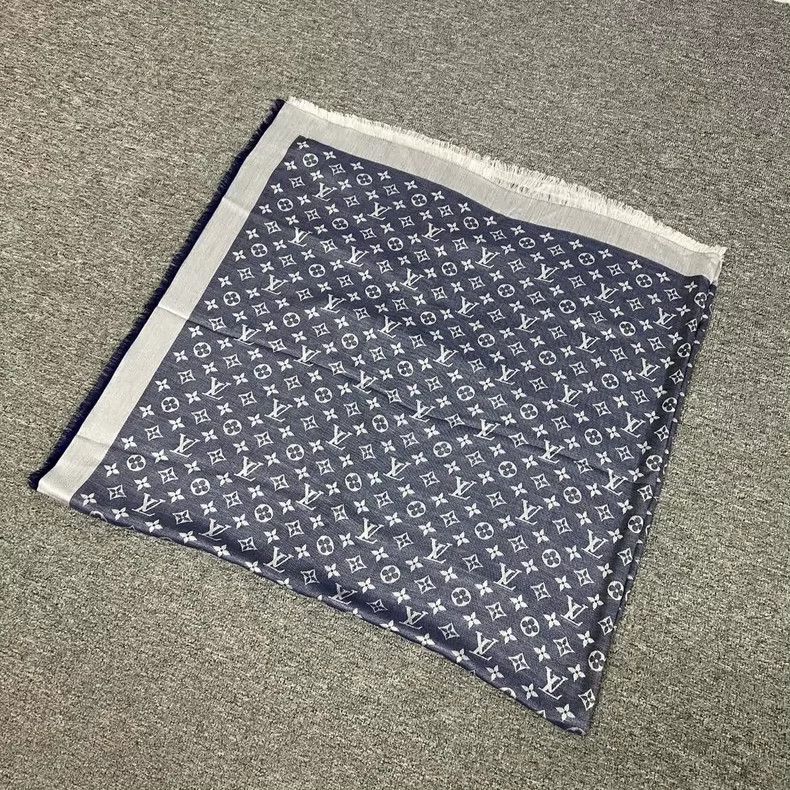 Louis Vuitton Louis Vuitton Full-print three-flower mulberry silk square Size ONE SIZE - 3 Thumbnail
