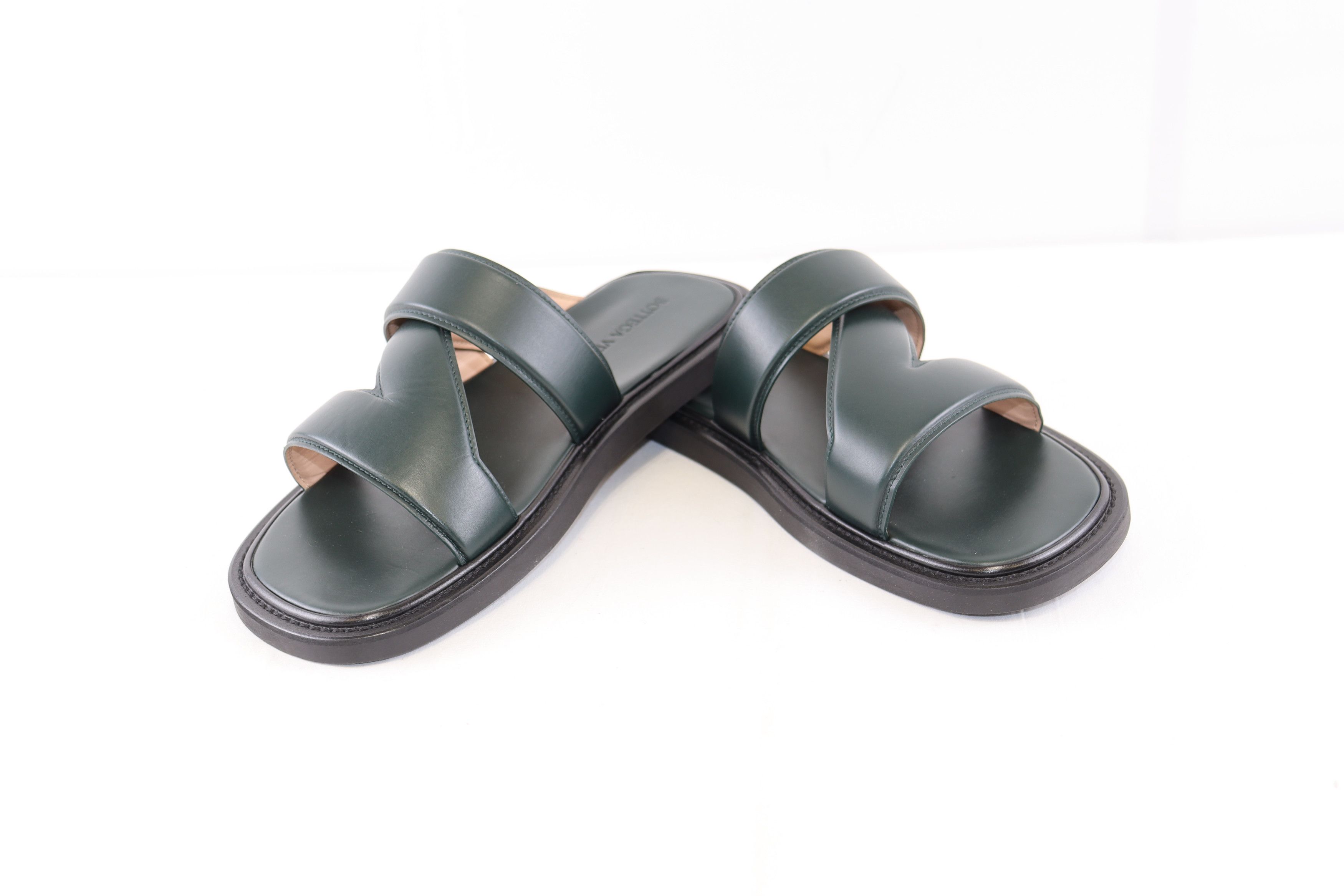 Bottega Veneta o1rshd1 Vienna Calf Band Sandal in Inkwell Size US 9 / EU 42 - 9 Thumbnail