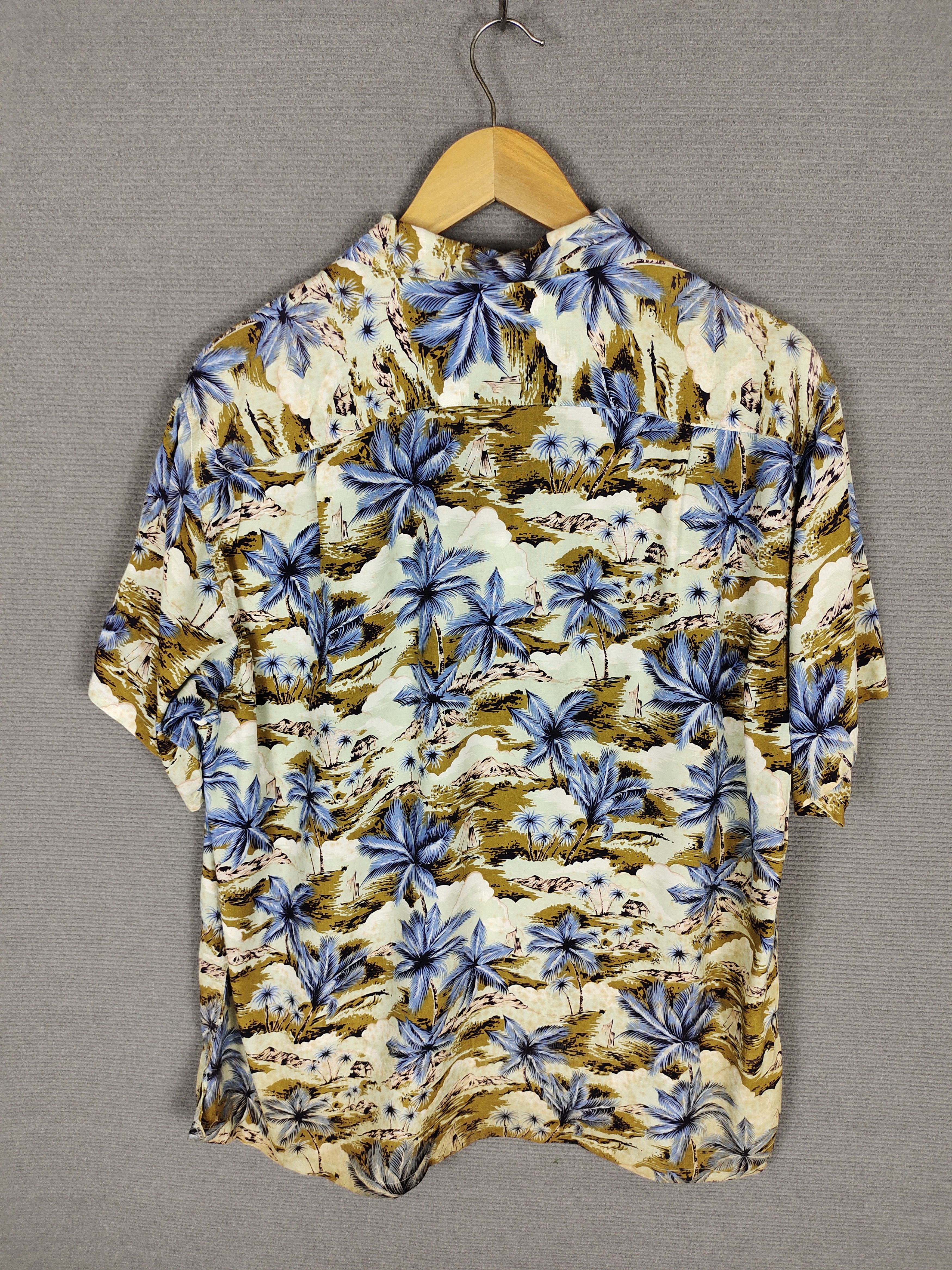 Japanese Brand Vintage Royal Hawaiian Scenic View Rayon Hawaiian Shirt Size US M / EU 48-50 / 2 - 8 Thumbnail