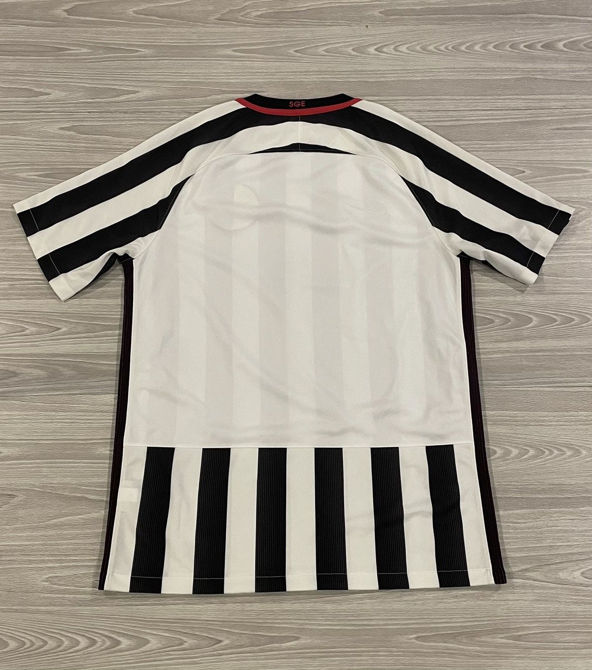 Nike Nike 2016/17 Eintracht Frankfurt Soccer Jersey Men’s Medium Size US M / EU 48-50 / 2 - 7 Thumbnail