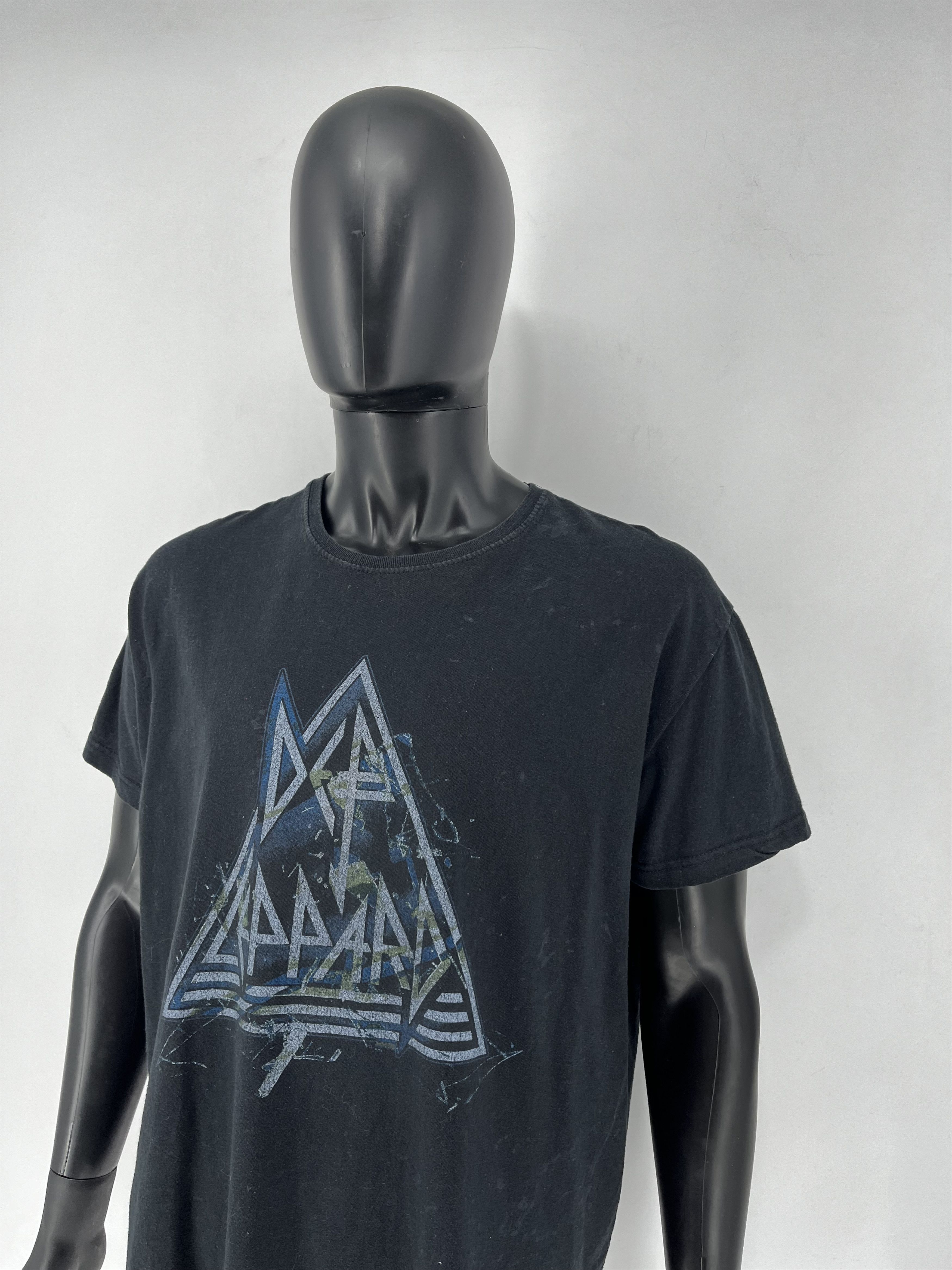 Band Tees Vintage Y2K Def Leppard Band Tee Size L Size US L / EU 52-54 / 3 - 8 Thumbnail