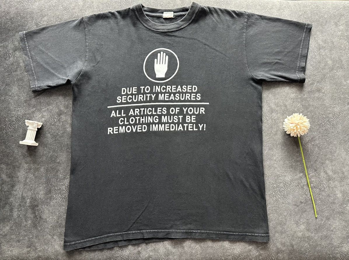 Other × Vintage Due To Increased Security Measures : Vintage Size US L / EU 52-54 / 3 - 1 Thumbnail