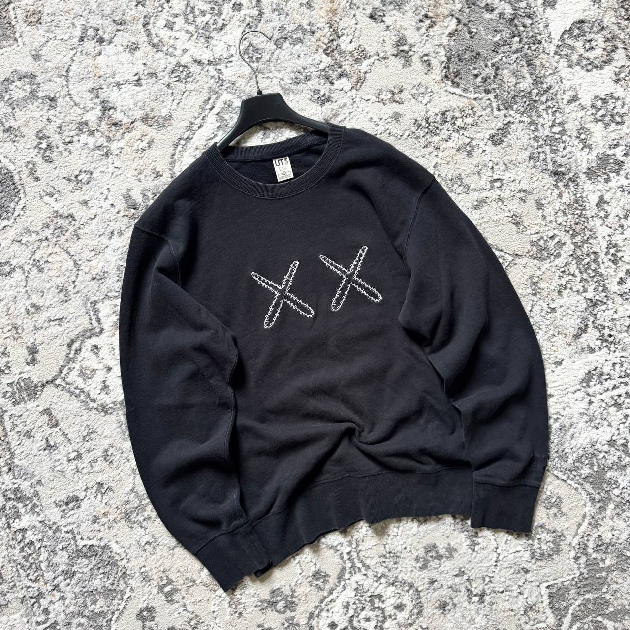 Kaws × Uniqlo Uniqlo x Kaws Crewneck Sweatshirt Size US M / EU 48-50 / 2 - 2 Thumbnail