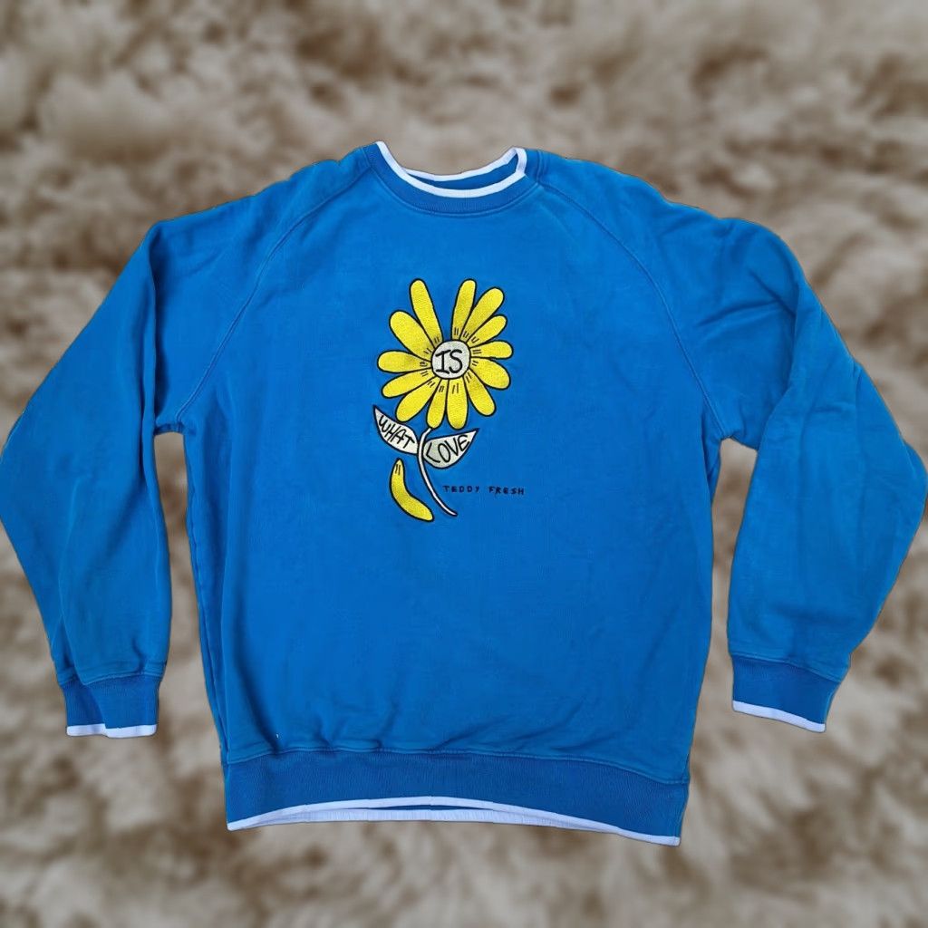 Teddy Fresh Sweatshirt What Love is Flower Embroidered Crewneck Blue Large