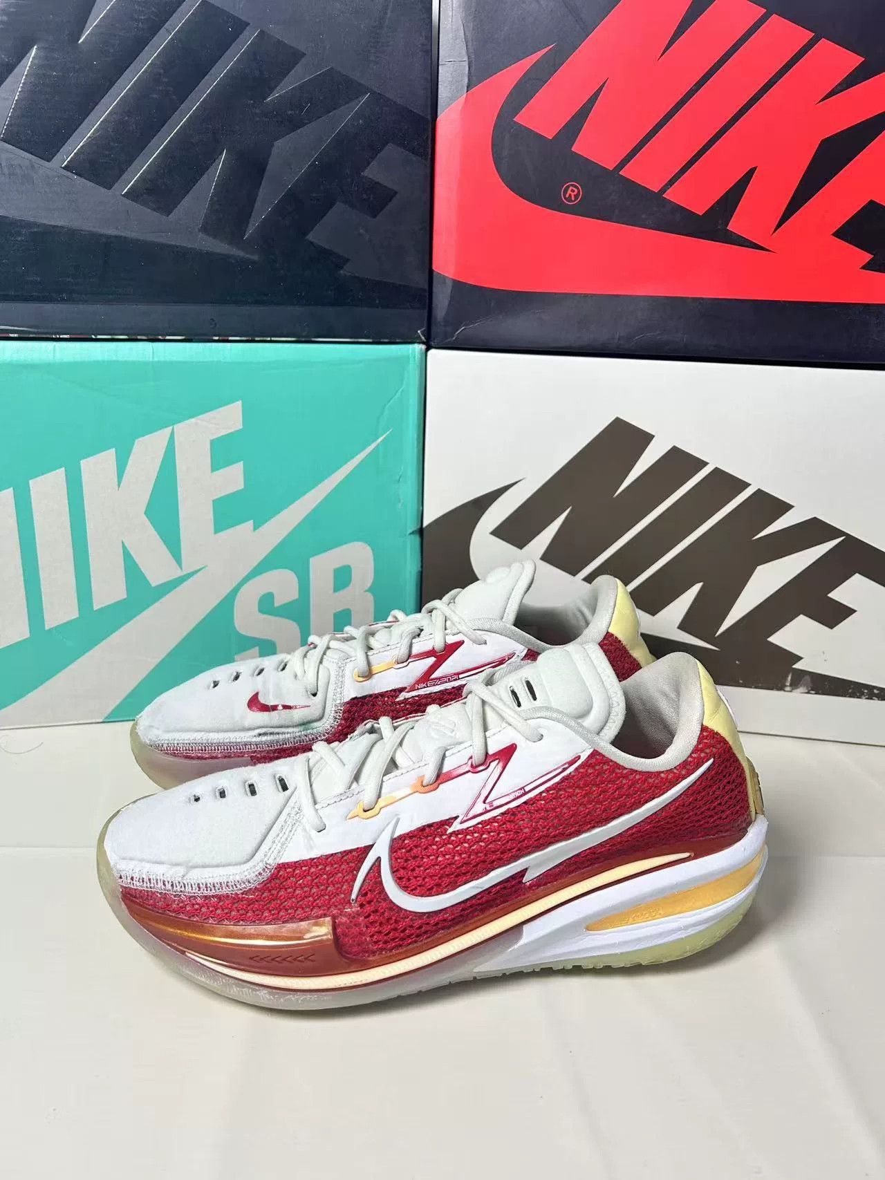 Nike Nike Red Lowtop Sneakers 42 Men Size US 9 / EU 42 - 1 Thumbnail