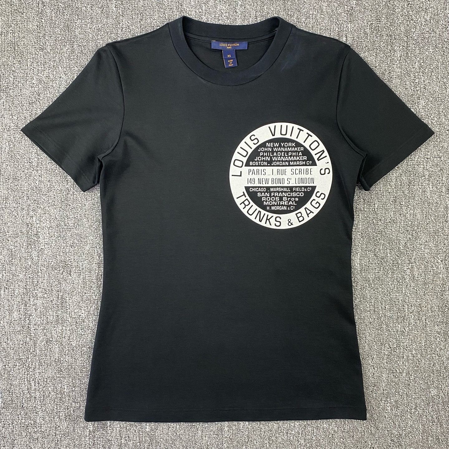 Louis Vuitton Louis Vuitton Circular Logo Graphic T-Shirt Size XS Size XS / US 0-2 / IT 36-38 - 1 Thumbnail