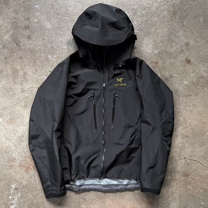 Arc'Teryx Arc'teryx Alpha SV Jacket 24K Black | Grailed