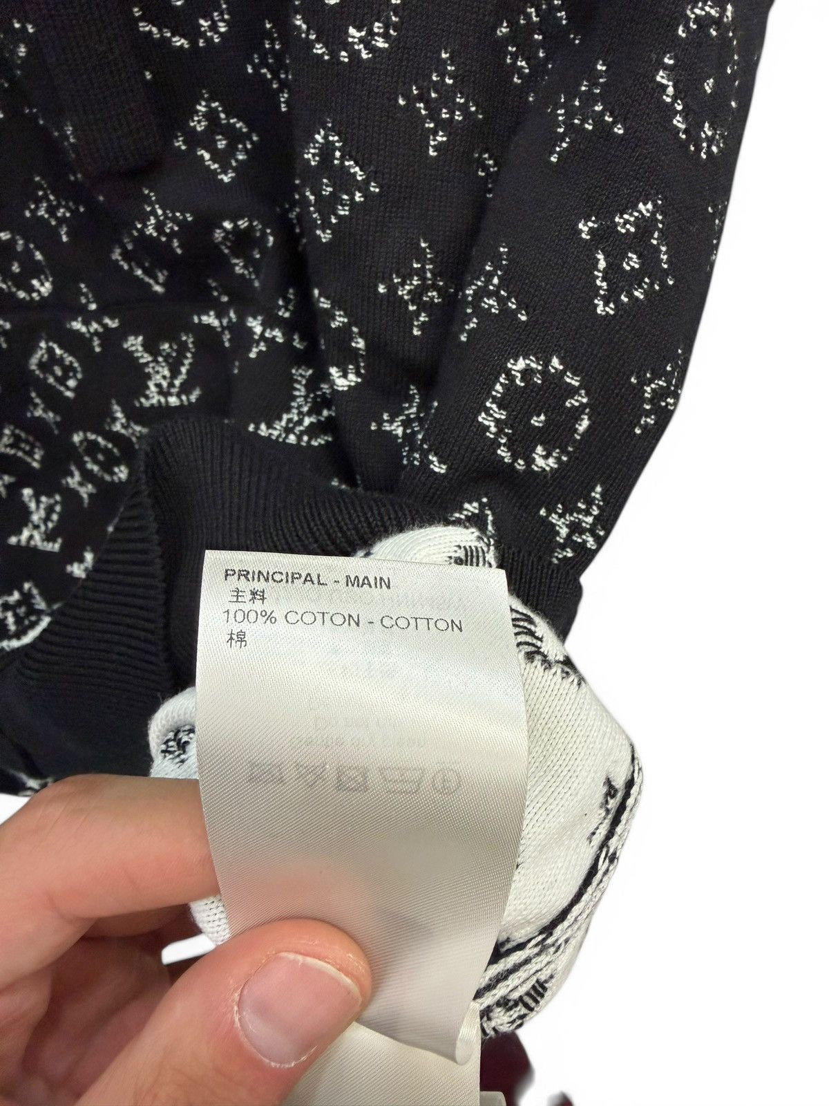 Louis Vuitton Louis Vuitton Monogram Degrade Hoodie 1AA4Y7 Size US M / EU 48-50 / 2 - 5 Thumbnail