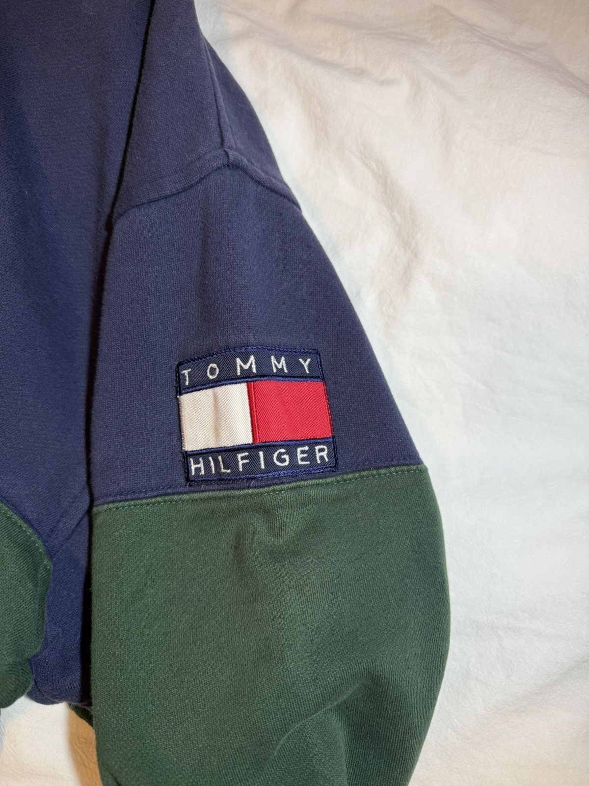 Tommy Hilfiger × Vintage Vintage Tommy Hilfiger Golf Oakmont Country Club Sweater Size US XL / EU 56 / 4 - 4 Thumbnail