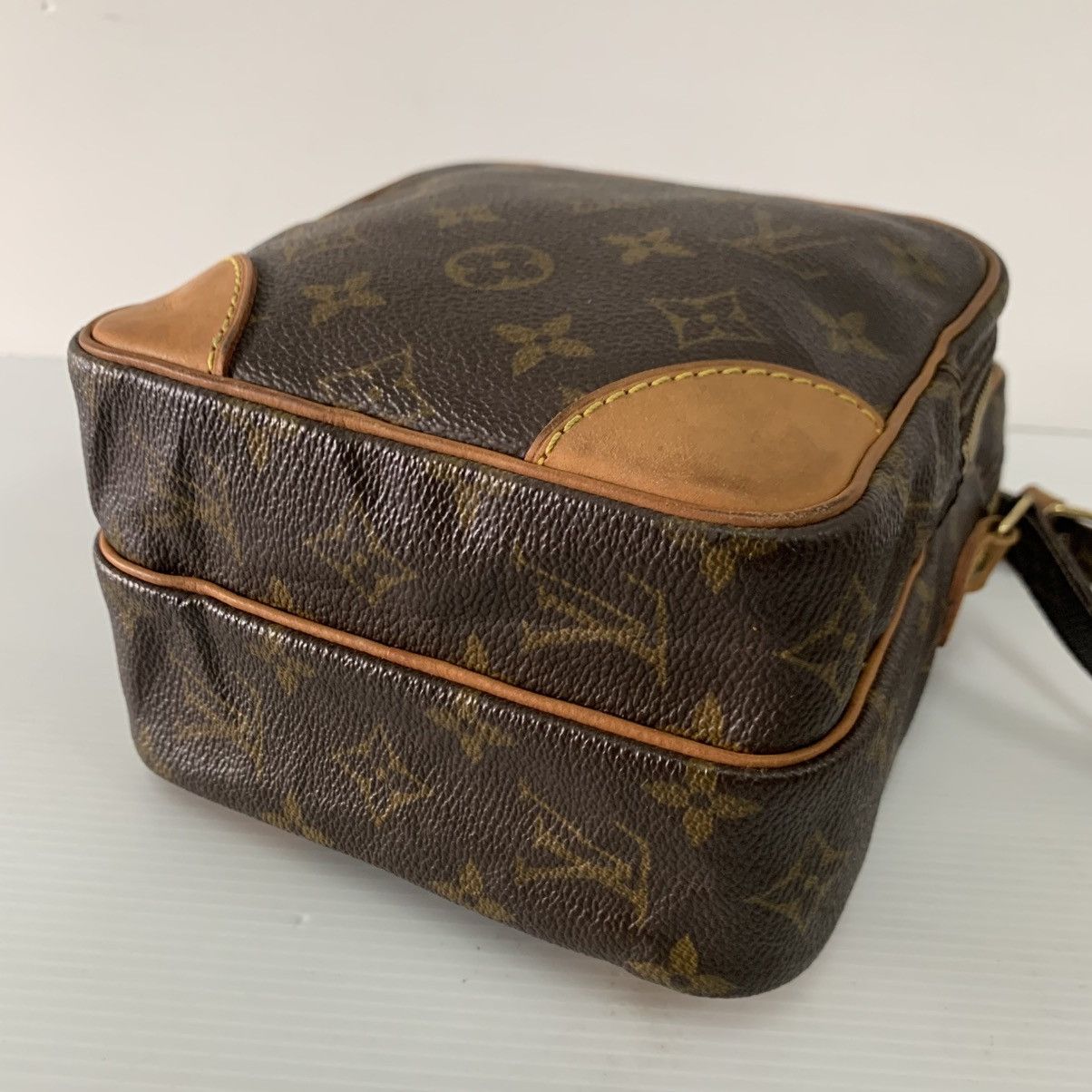 Louis Vuitton Louis Vuitton Amazon Monogram Slingbag Size ONE SIZE - 9 Thumbnail
