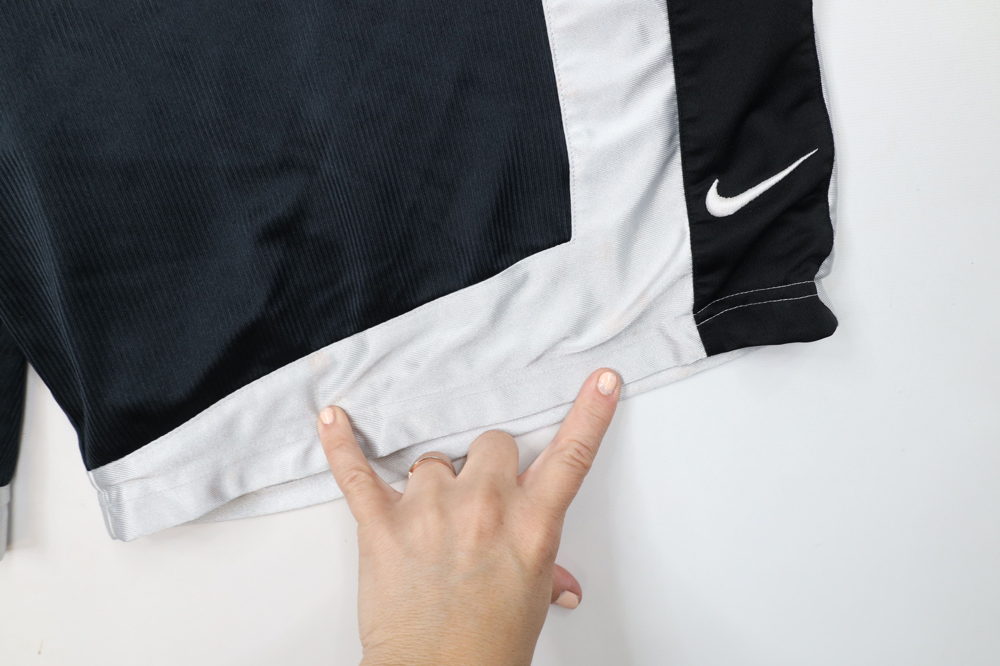 Nike Vintage Nike Mini Swoosh Heavyweight Gym Basketball Shorts Size US 38 / EU 54 - 6 Thumbnail