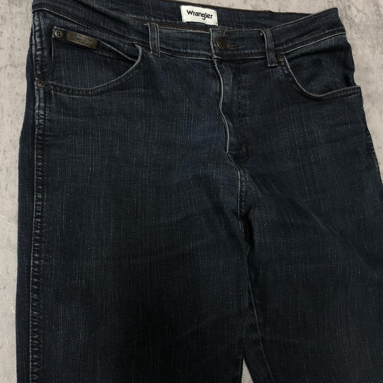 Wrangler Wrangler black straight leg jeans Size US 33 - 2 Thumbnail
