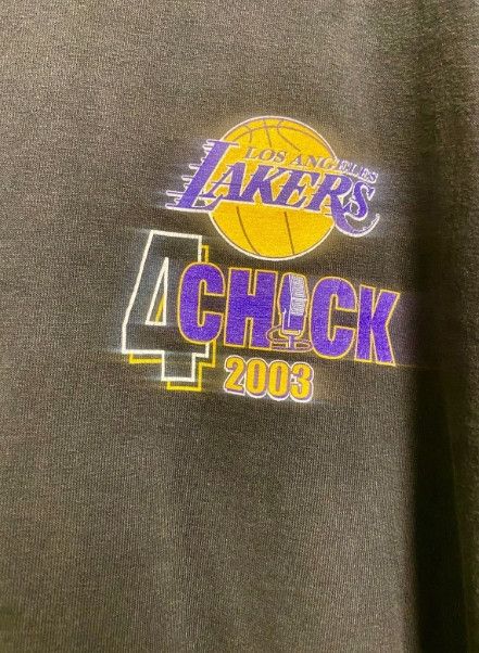 Gildan Vintage L.A. Lakers Chick Hearn Tribute 4 Peat Short Sleeve Size US XXL / EU 58 / 5 - 4 Thumbnail