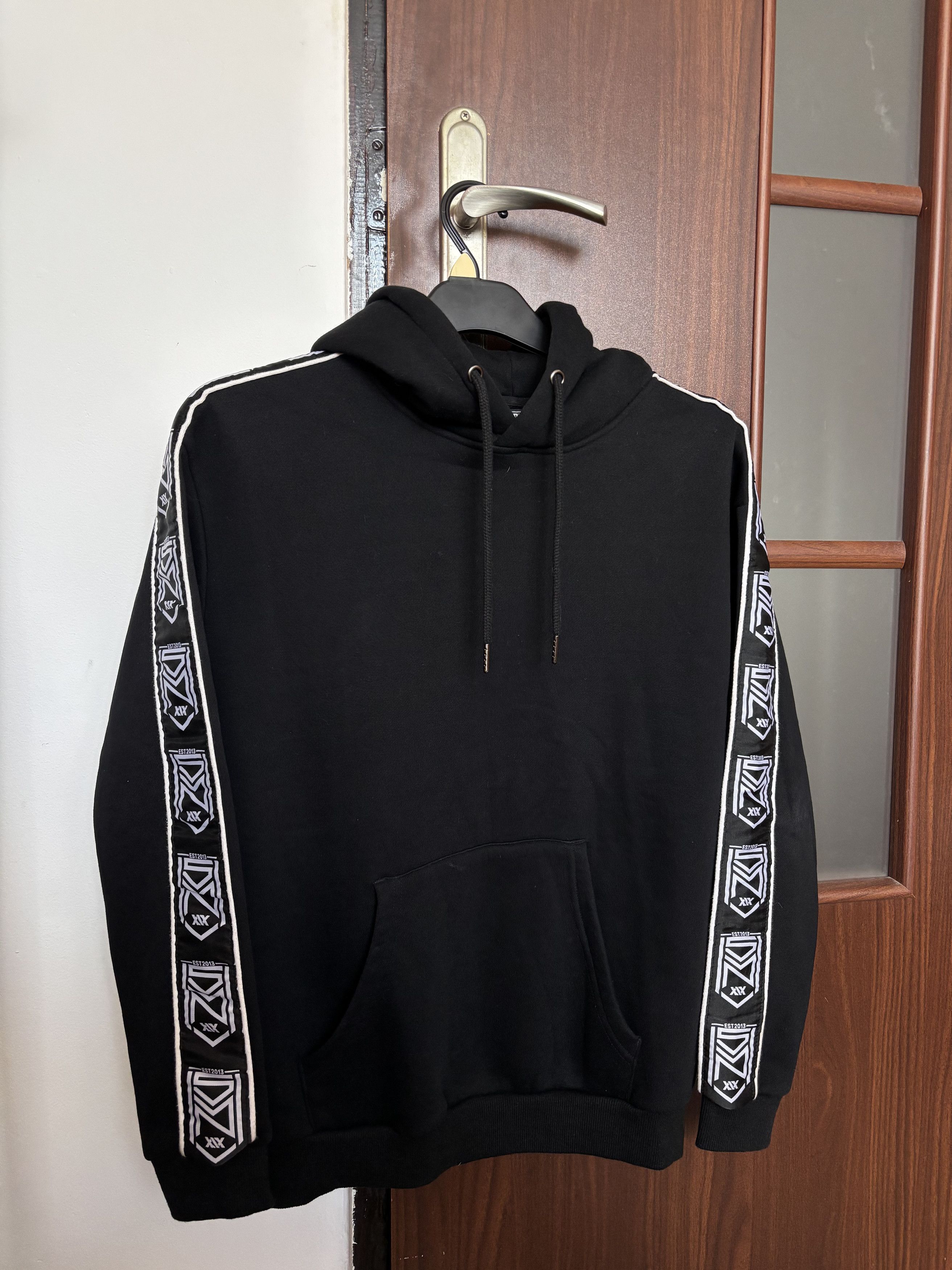 Other Sidemen SDMN Crest Taped Black/White Hoodie size S Size US S / EU 44-46 / 1 - 1 Thumbnail