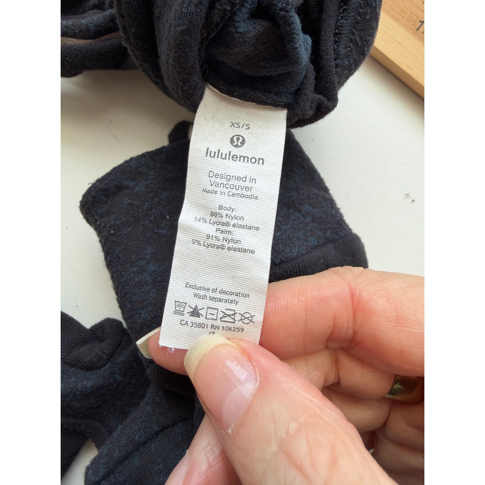 Lululemon Lululemon Cross Chill Run Gloves Teal Black XS/S Size ONE SIZE - 12 Thumbnail