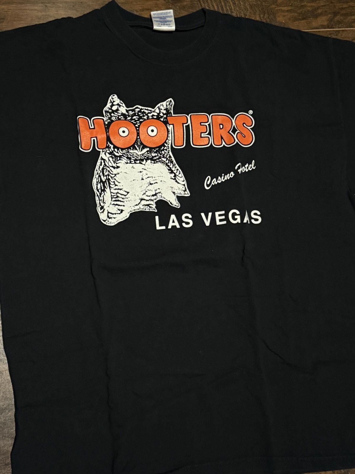 Vintage Vintage hooters Las Vegas t shirt Size US XXL / EU 58 / 5 - 2 Thumbnail