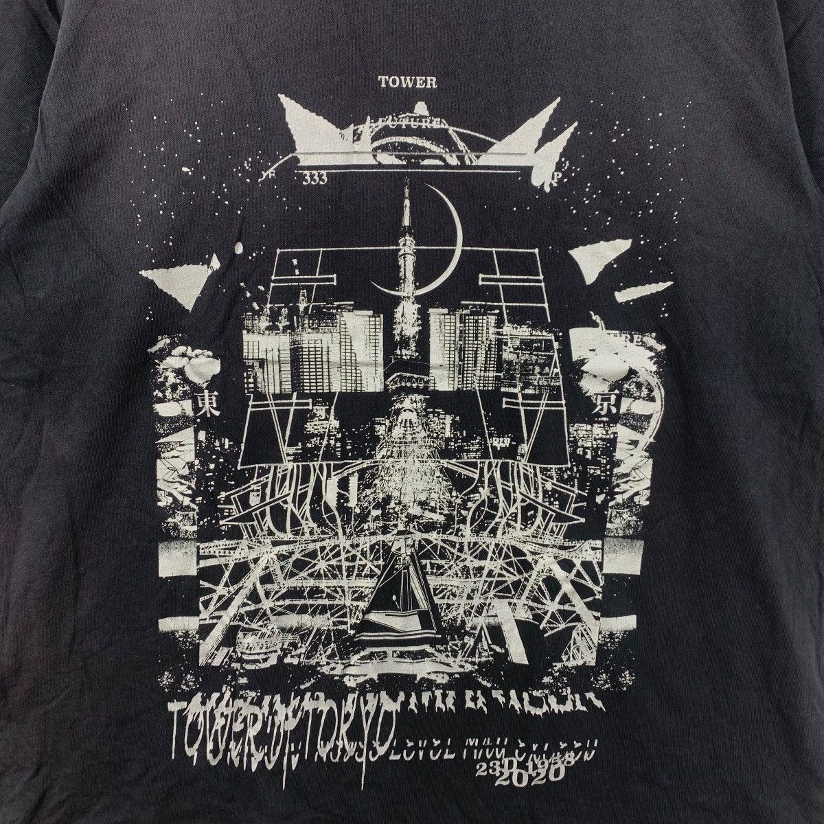Uniqlo UNIQLO x HIROKI TSUKUDA Tower Of Tokyo 2019 Tee Shirt Size US XL / EU 56 / 4 - 3 Thumbnail