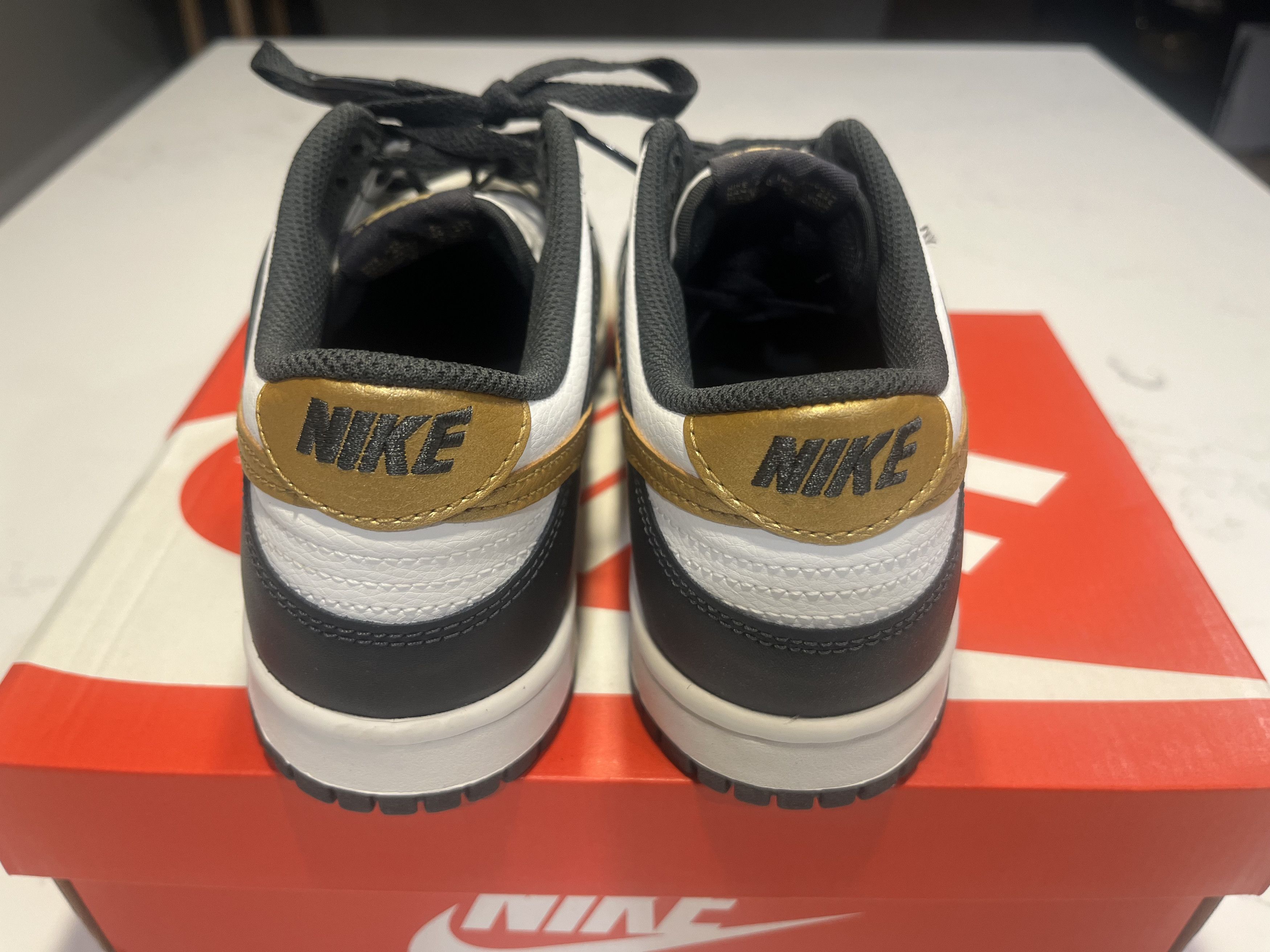 Nike Nike Dunk Low GS 7Y Summit white/ Metallic Gold Size US 7 / EU 40 - 4 Thumbnail