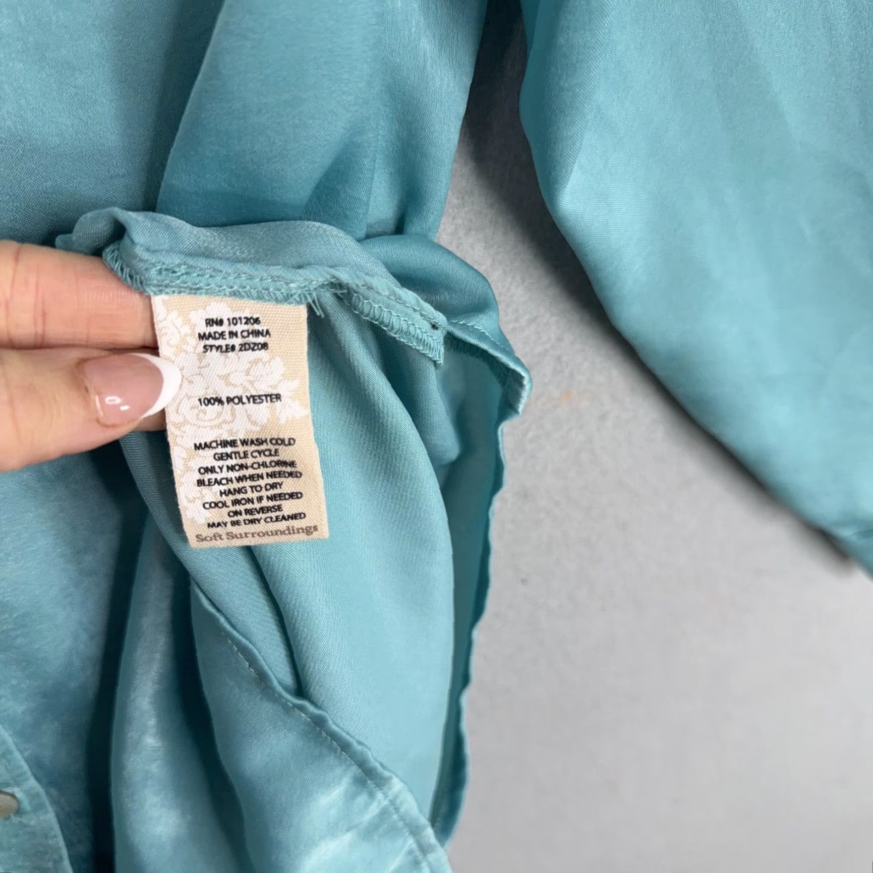 Soft Surroundings Soft Surroundings Shirt Womens Medium Teal Button-Front Satin Blouse Top Size M / US 6-8 / IT 42-44 - 5 Thumbnail