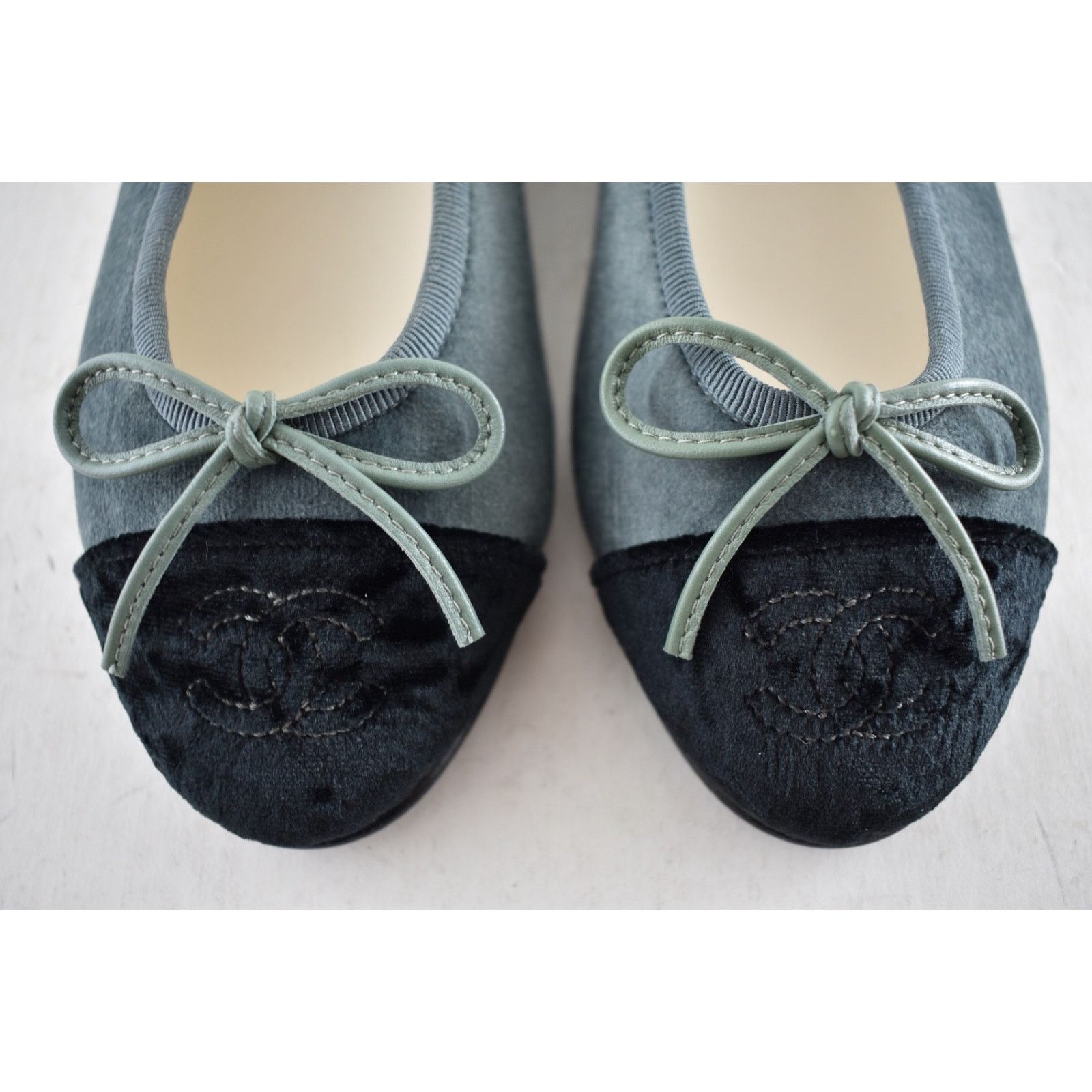 Chanel Chanel 24A Green Black Velvet CC Logo Ballet Flat 36 Size US 6 / IT 36 - 10 Thumbnail