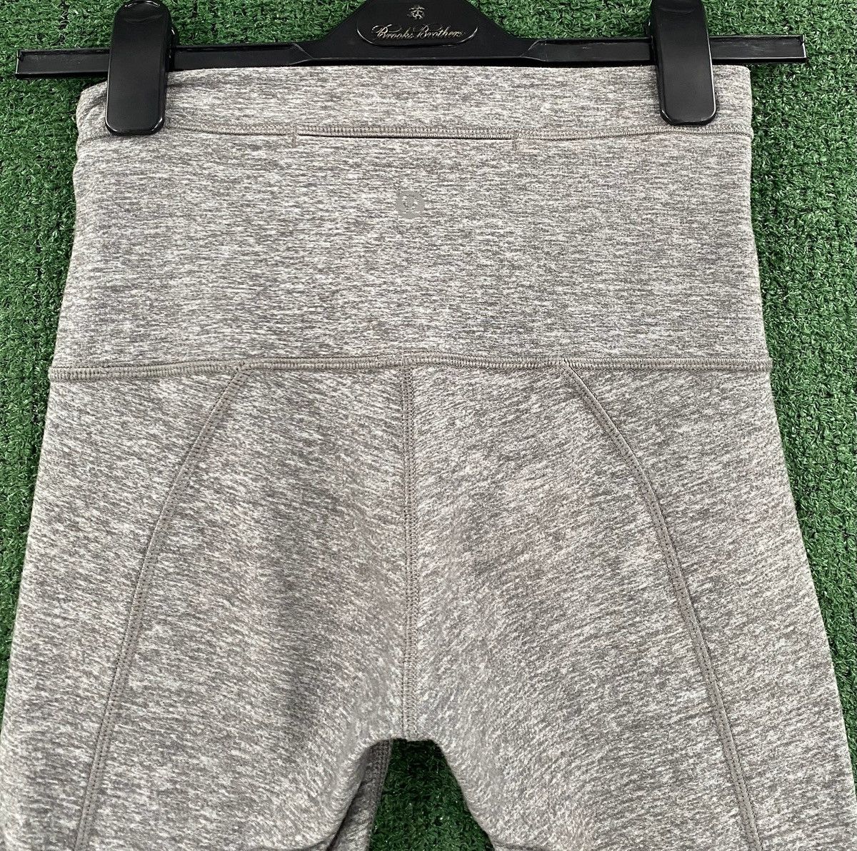 Lululemon Lululemon Pure Practice Gray Lattice Trim Leggings 4 Size 38" / US 16 / IT 52 - 4 Thumbnail