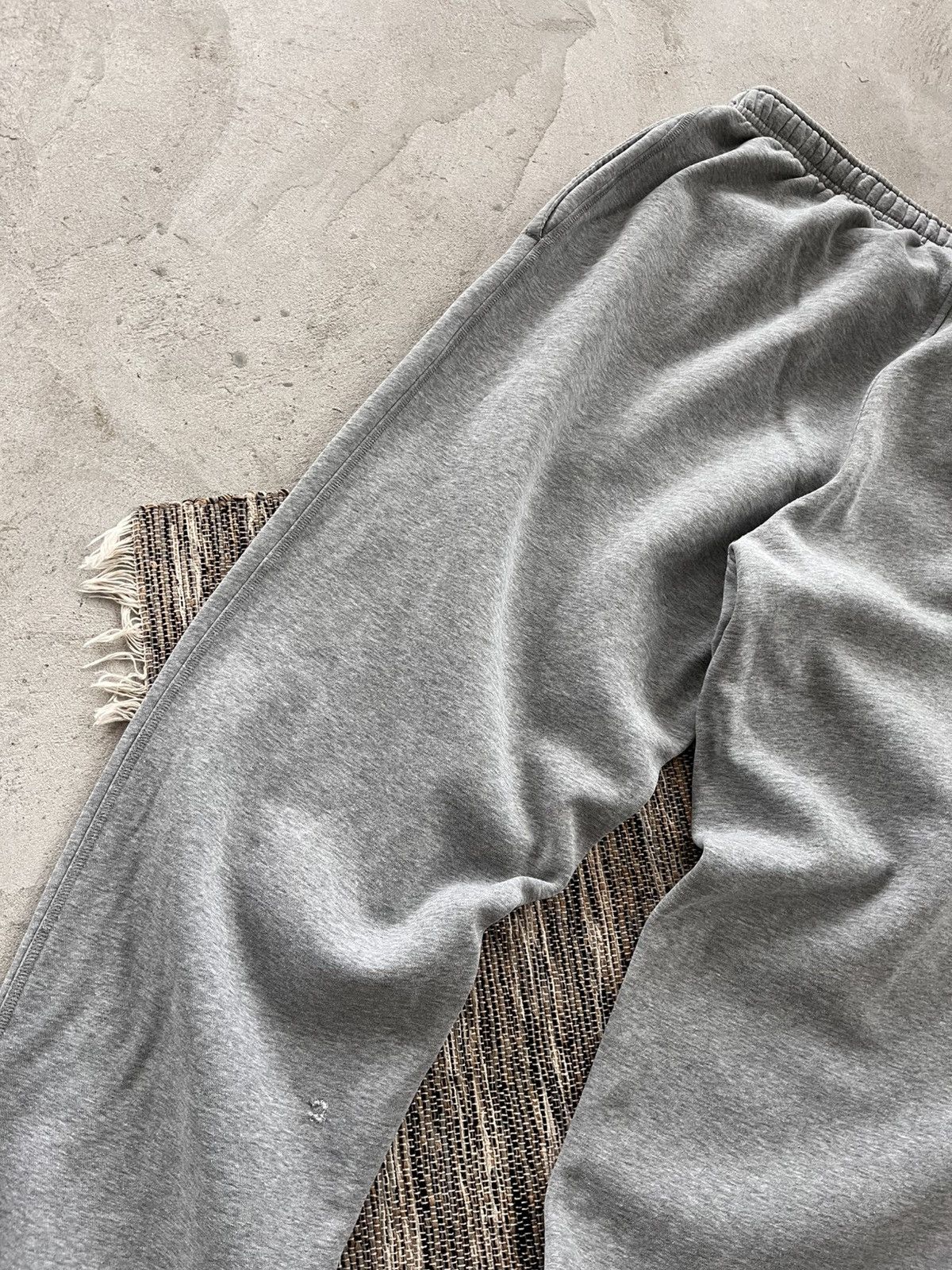 Nike 00s Vintage Nike Grey Sportswear Baggy Sweatpants Y2K Size US 38 / EU 54 - 13 Thumbnail