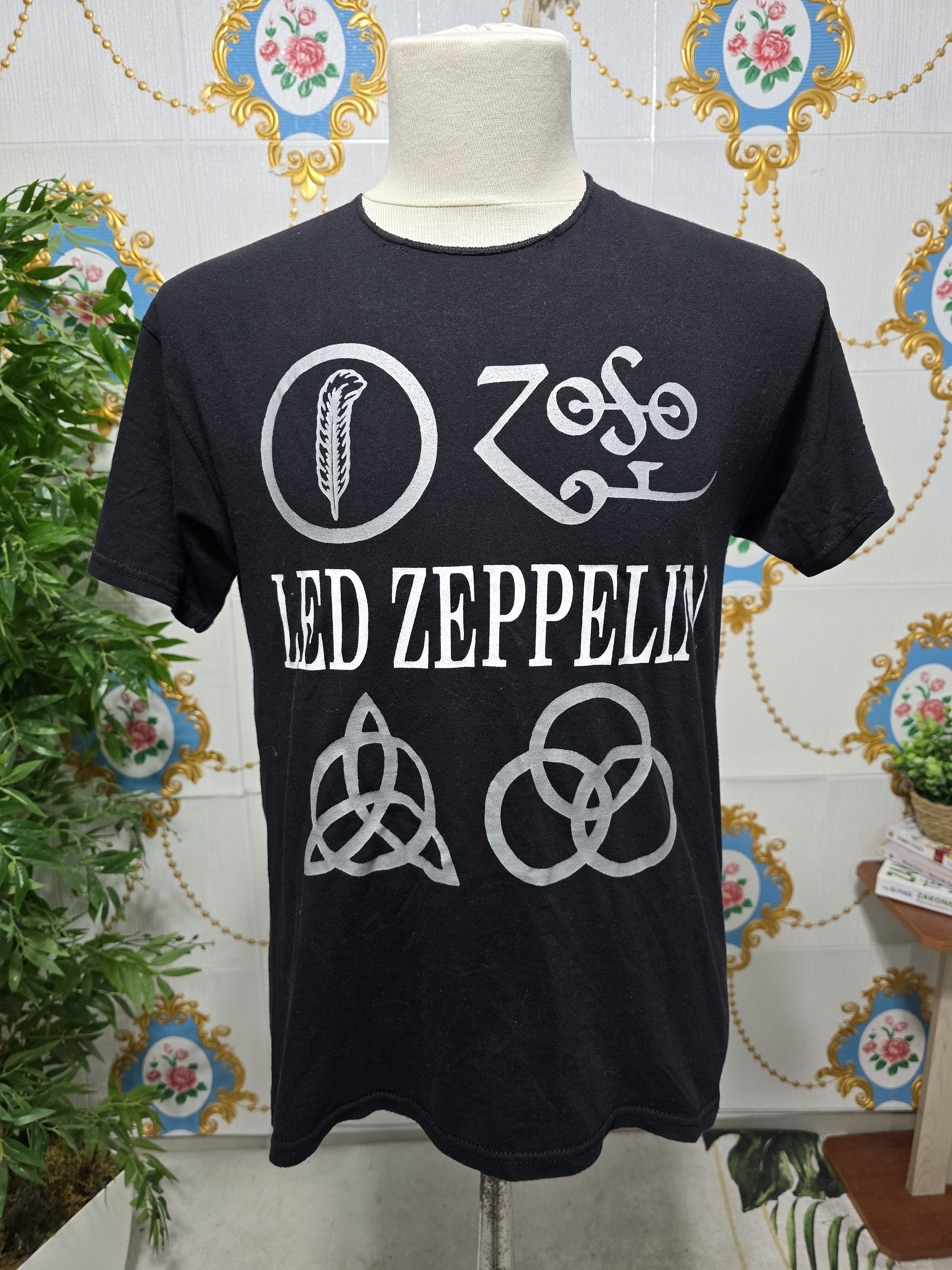 Band Tees Vintage Led Zeppelin Icarus Four Symbols T-Shirt Medium Size US M / EU 48-50 / 2 - 1 Thumbnail