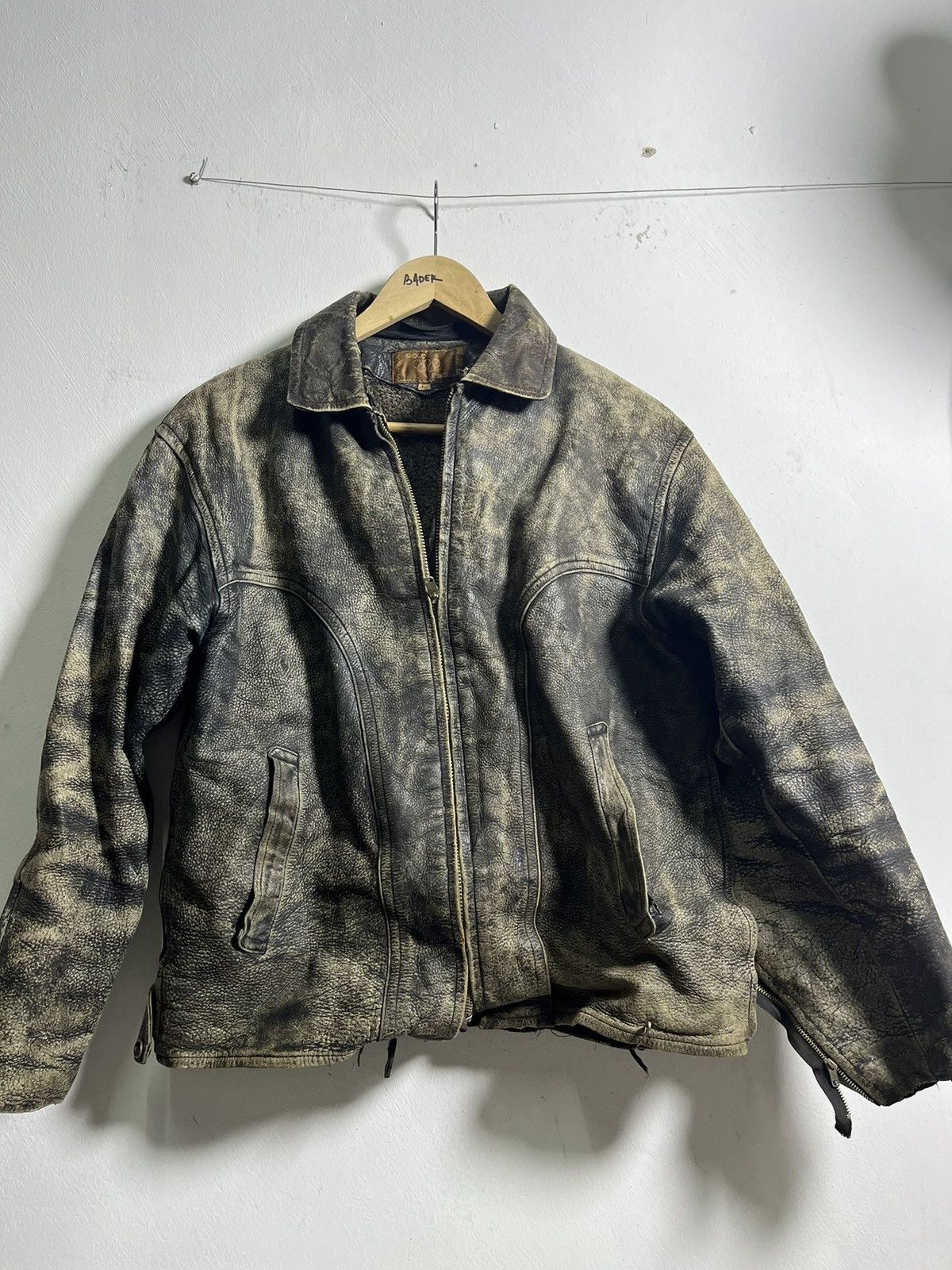 Vintage Vintage 80s Trashed Leather Jacket Gold Rings Size US M / EU 48-50 / 2 - 3 Thumbnail