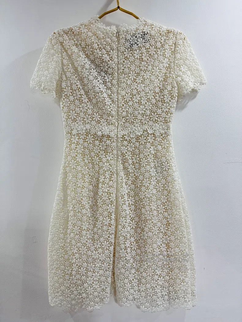 Valentino Valentino Lace dress Size L / US 10 / IT 46 - 2 Thumbnail