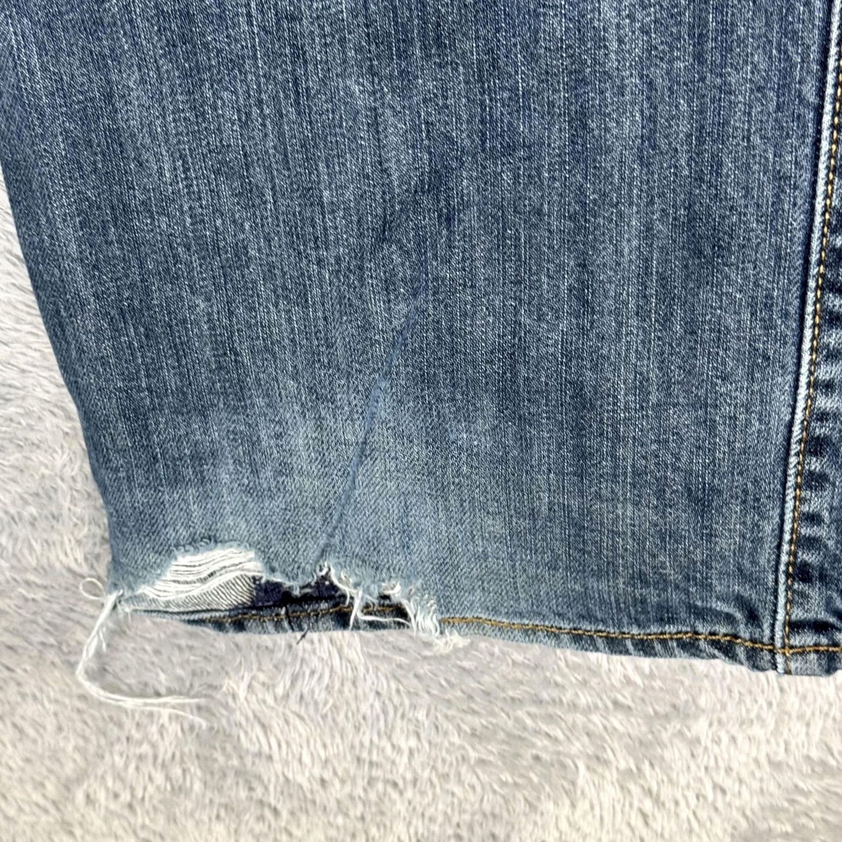 Levi's Levi's 501 Jeans Mens 40x30 Blue Distressed Button Fly Whiskered Denim Pants Jeans Mens 40x30 Blue Distressed Button Fly Whiskered Denim Pants Size US 40 / EU 56 - 4 Thumbnail