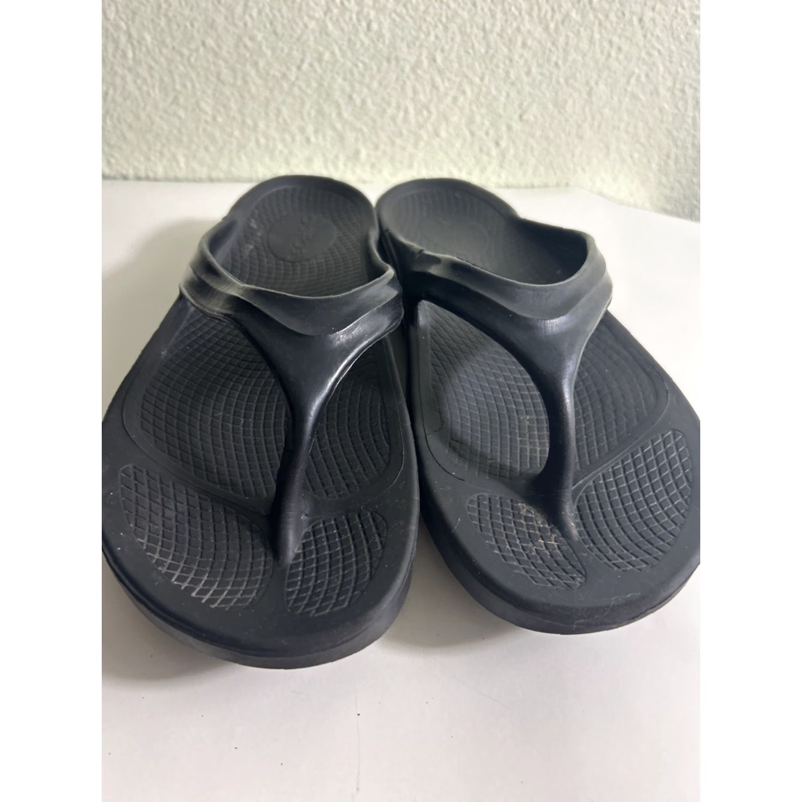 Vintage OOFOS Slides Thong Sandals Women 11 42 Black recovery UV logo? Size US 11 / IT 41 - 5 Thumbnail