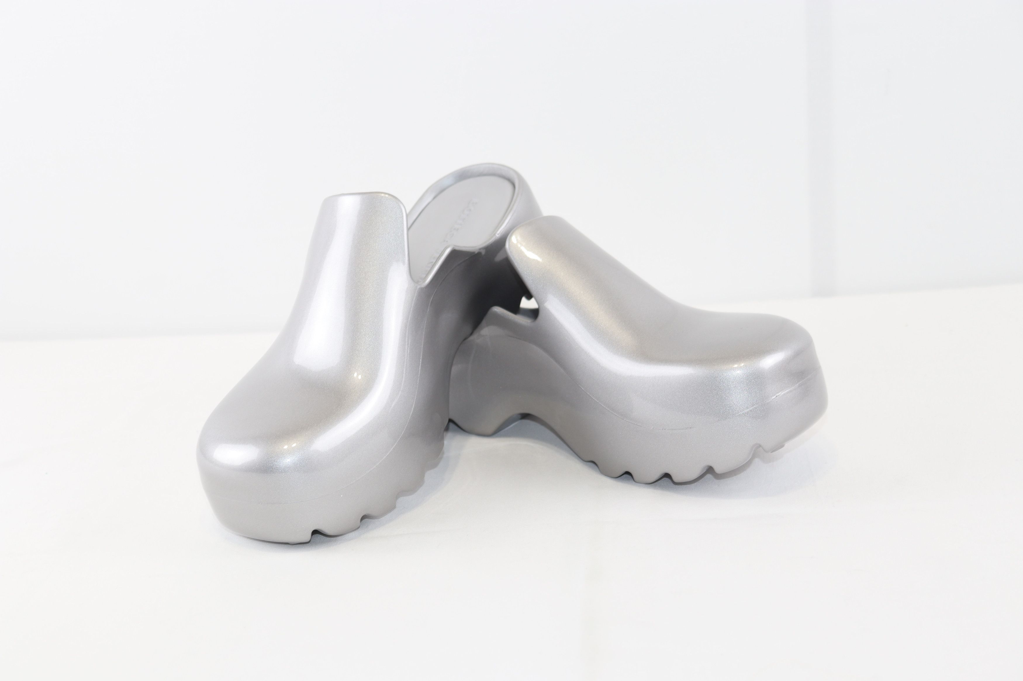 Bottega Veneta o1rshd1 / Flash Rubber Slipper / Slip On in Silver Size US 9 / EU 42 - 10 Thumbnail