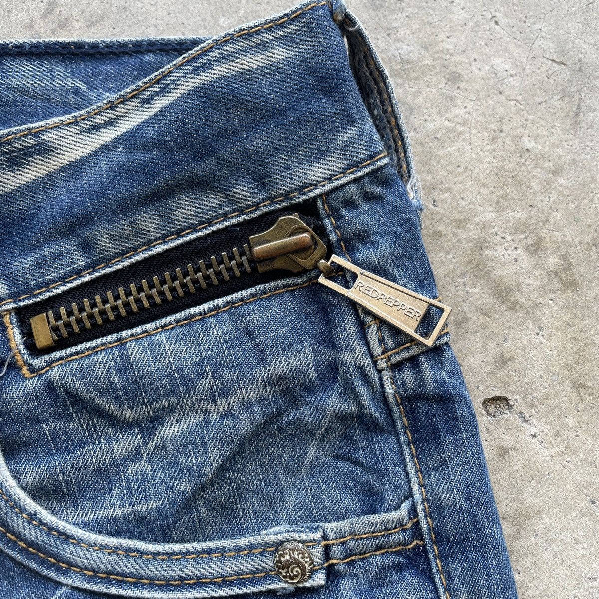 If Six Was Nine Vintage Japan Jeans Skulls Distressed Faded Denim Pants W32 Size US 32 / EU 48 - 11 Thumbnail