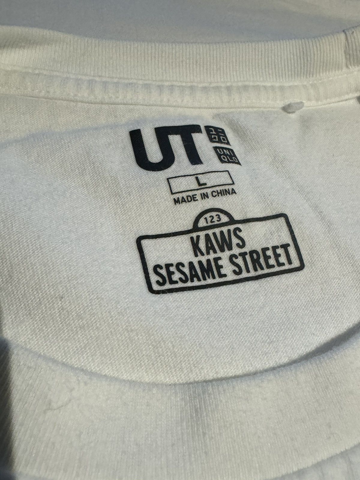 Kaws × Uniqlo Kaws x Sesame Street Group Tee White Size US L / EU 52-54 / 3 - 3 Thumbnail