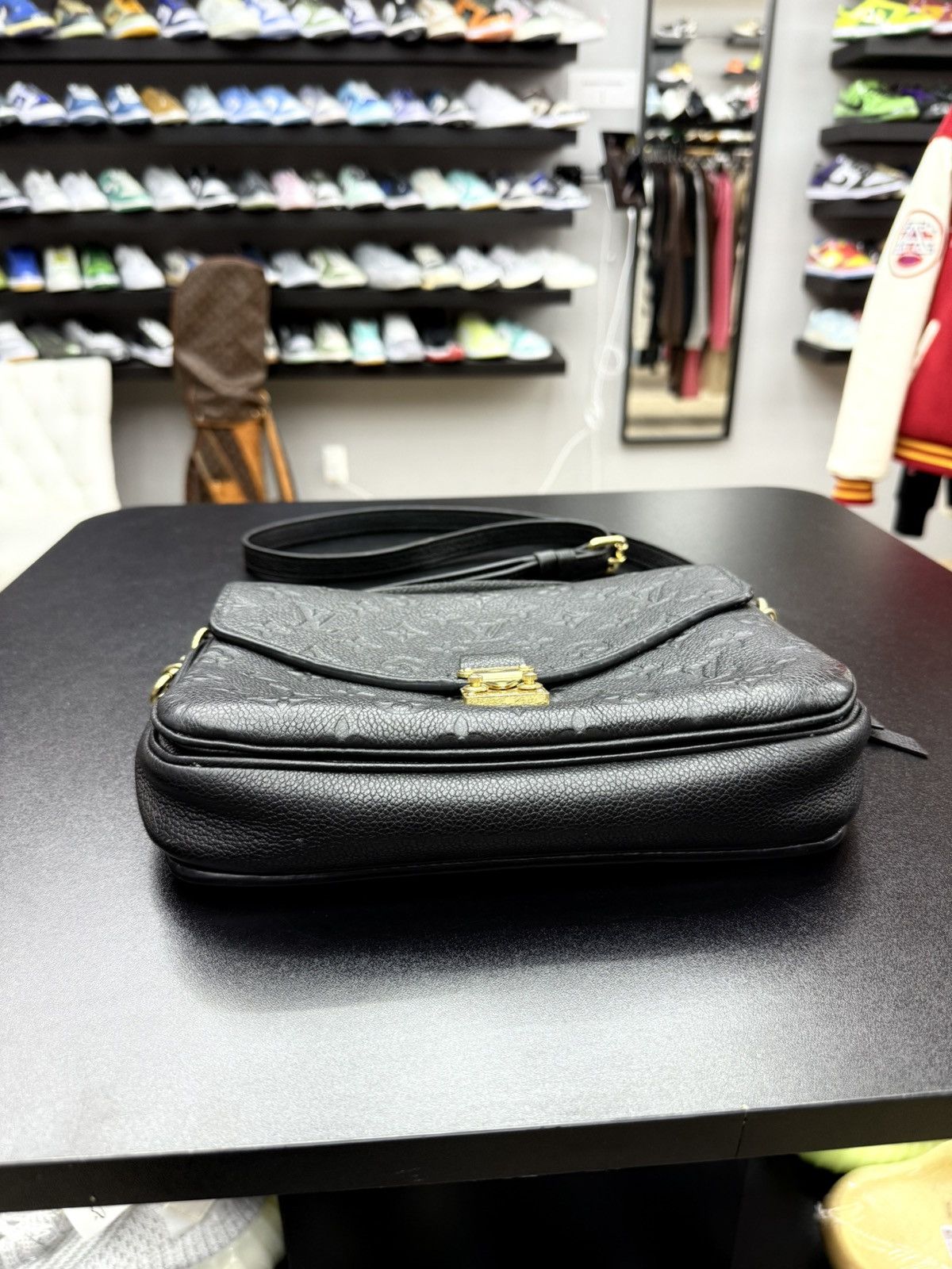 Louis Vuitton Authentic Louis Vuitton Pochette Métis Shoulder Bag Black Size ONE SIZE - 3 Thumbnail