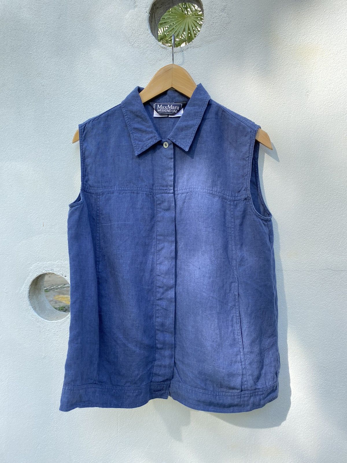 Max Mara Maxmara sleeveslestblue shirt Size M / US 6-8 / IT 42-44 - 1 Thumbnail