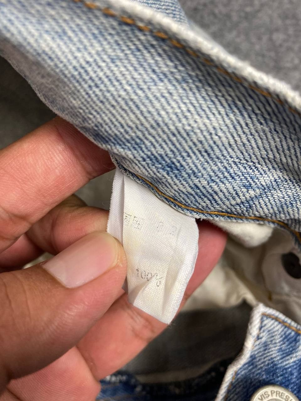 Vintage vintage elvis presley light wash distressed denim Size US 33 - 11 Thumbnail