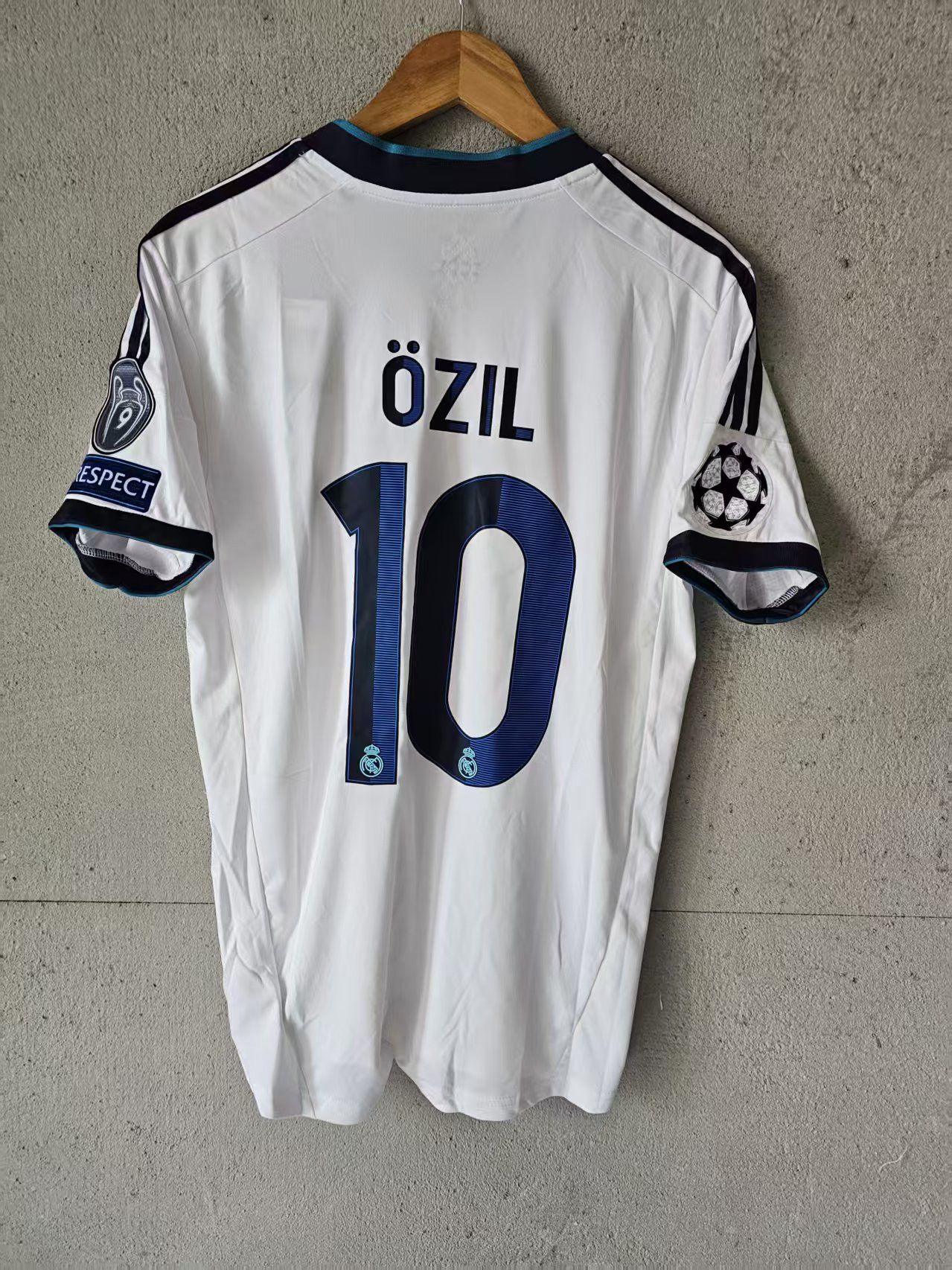 Other 2012 13 Real Madrid #10 Mesut Özil Jersey Size US M / EU 48-50 / 2 - 1 Thumbnail