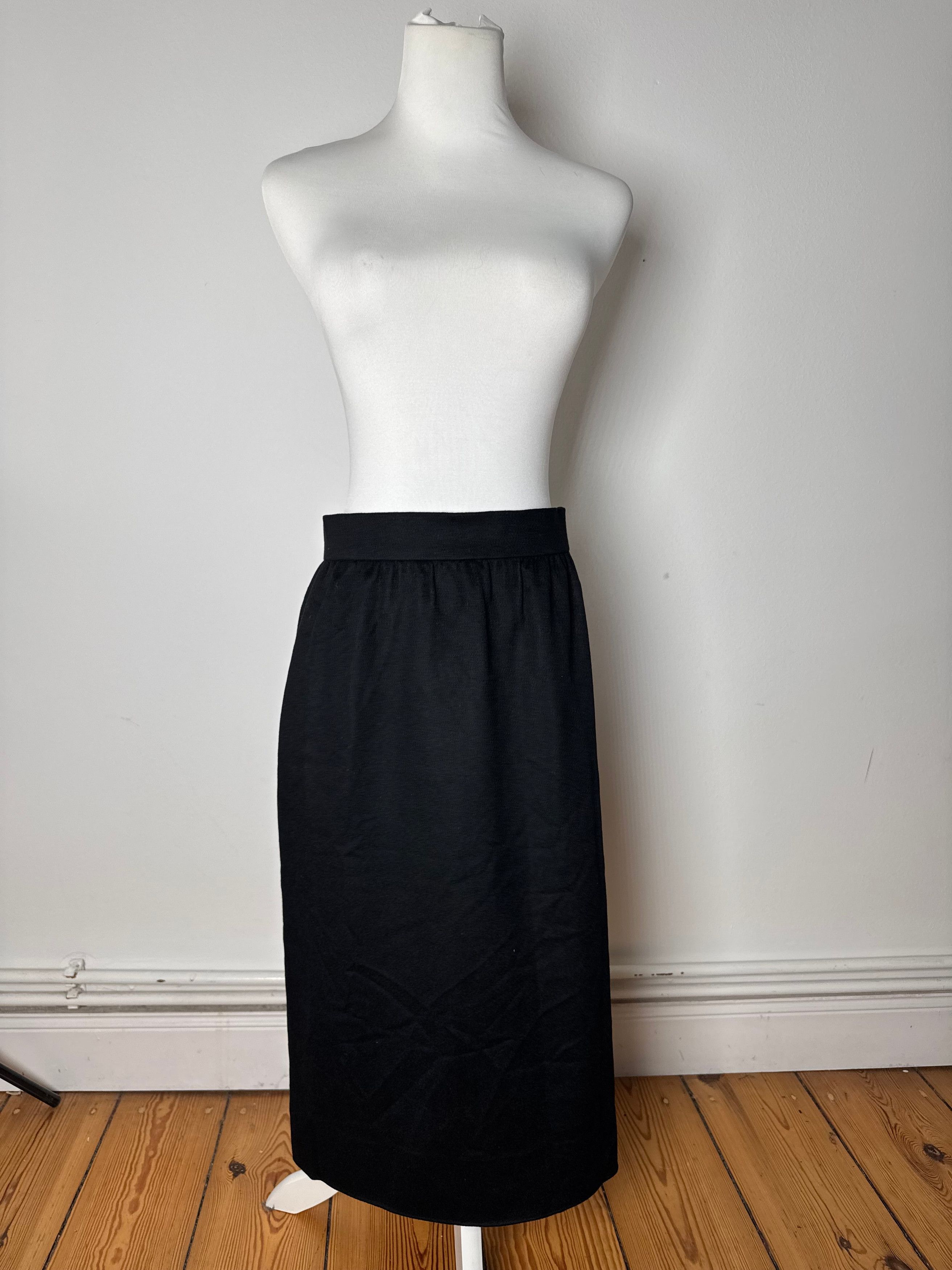 Givenchy Vintage Guvenchy Skirt Black M Size 30" / US 8 / IT 44 - 1 Thumbnail