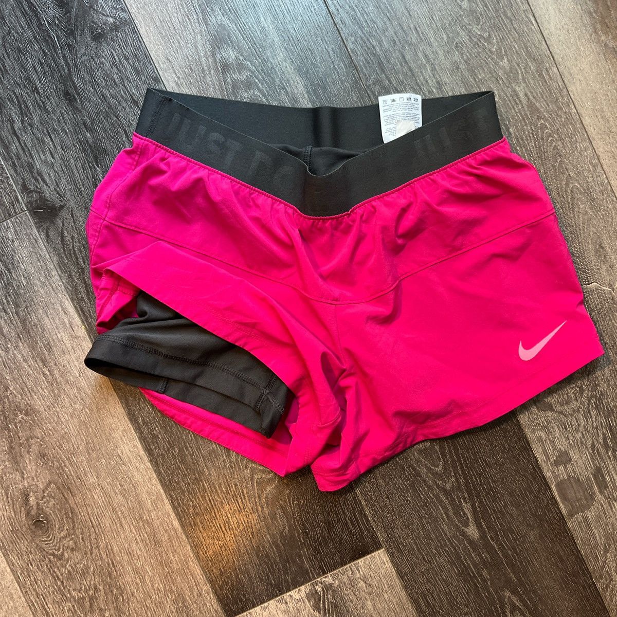 Nike Nike pink shorts Size 27" / US 4 / IT 40 - 2 Thumbnail